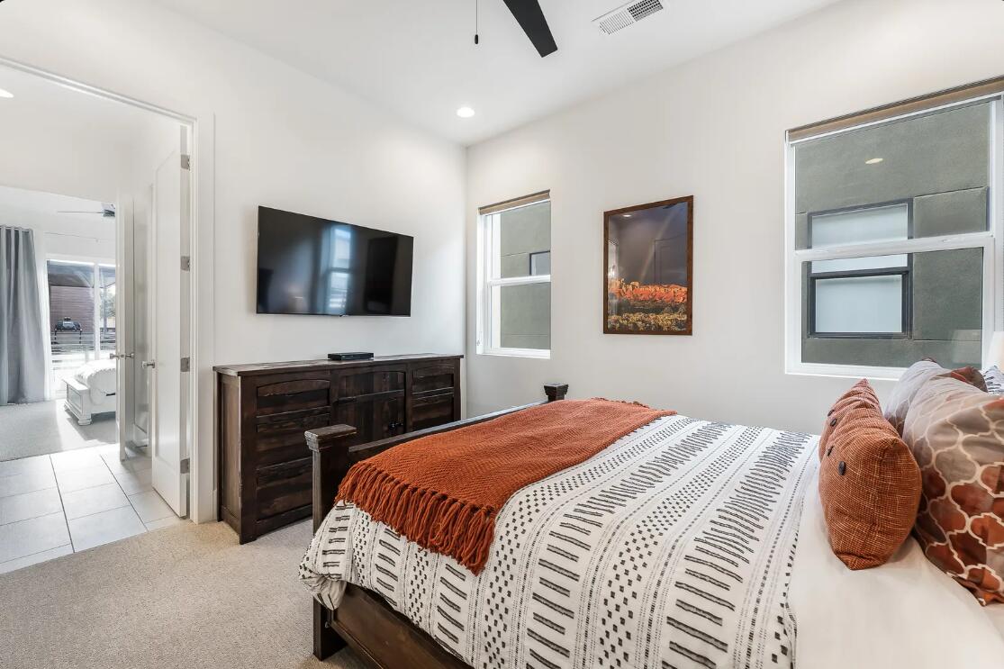 BLOOMINGTON VAC VILLAS - Residential