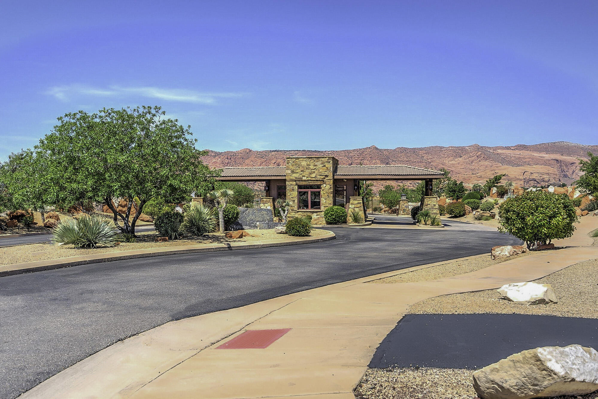 LEDGES OF ST GEORGE - Residential
