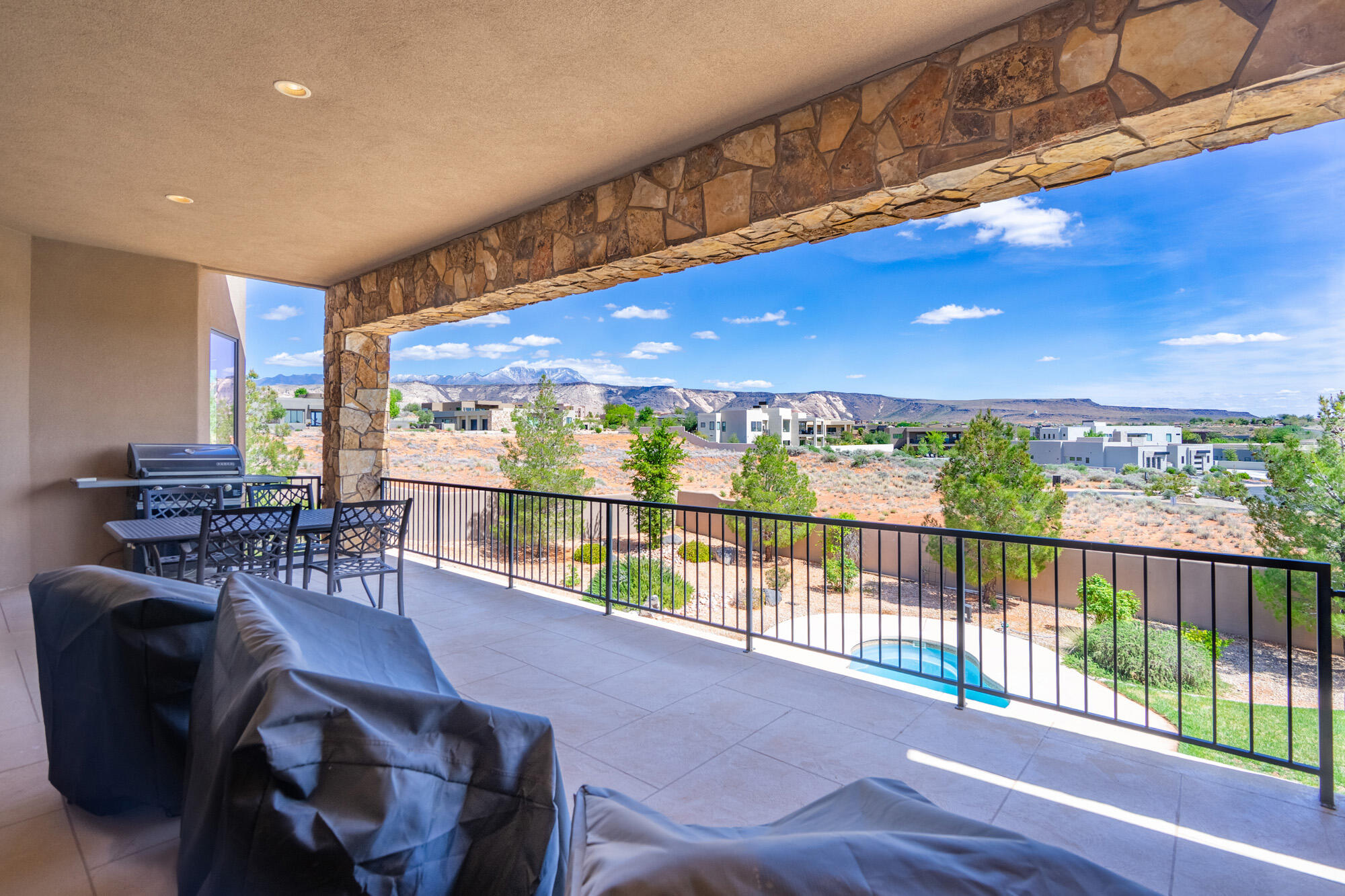 LEDGES OF ST GEORGE - Residential