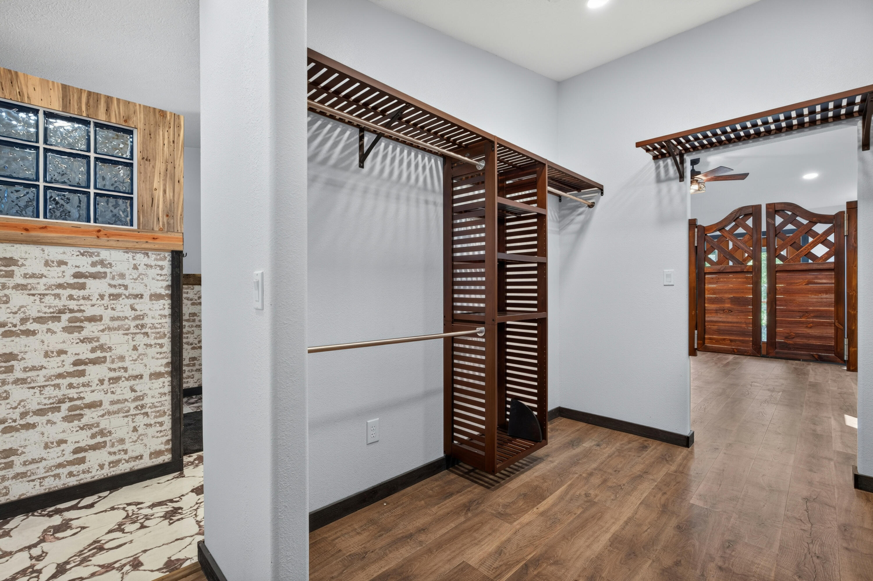 MIDDLETON TOWN - Residential