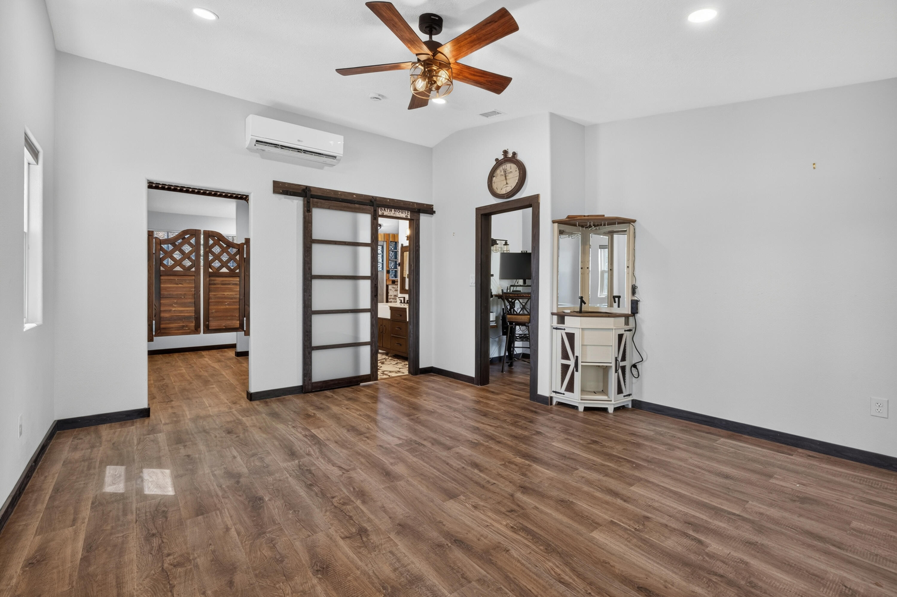 MIDDLETON TOWN - Residential
