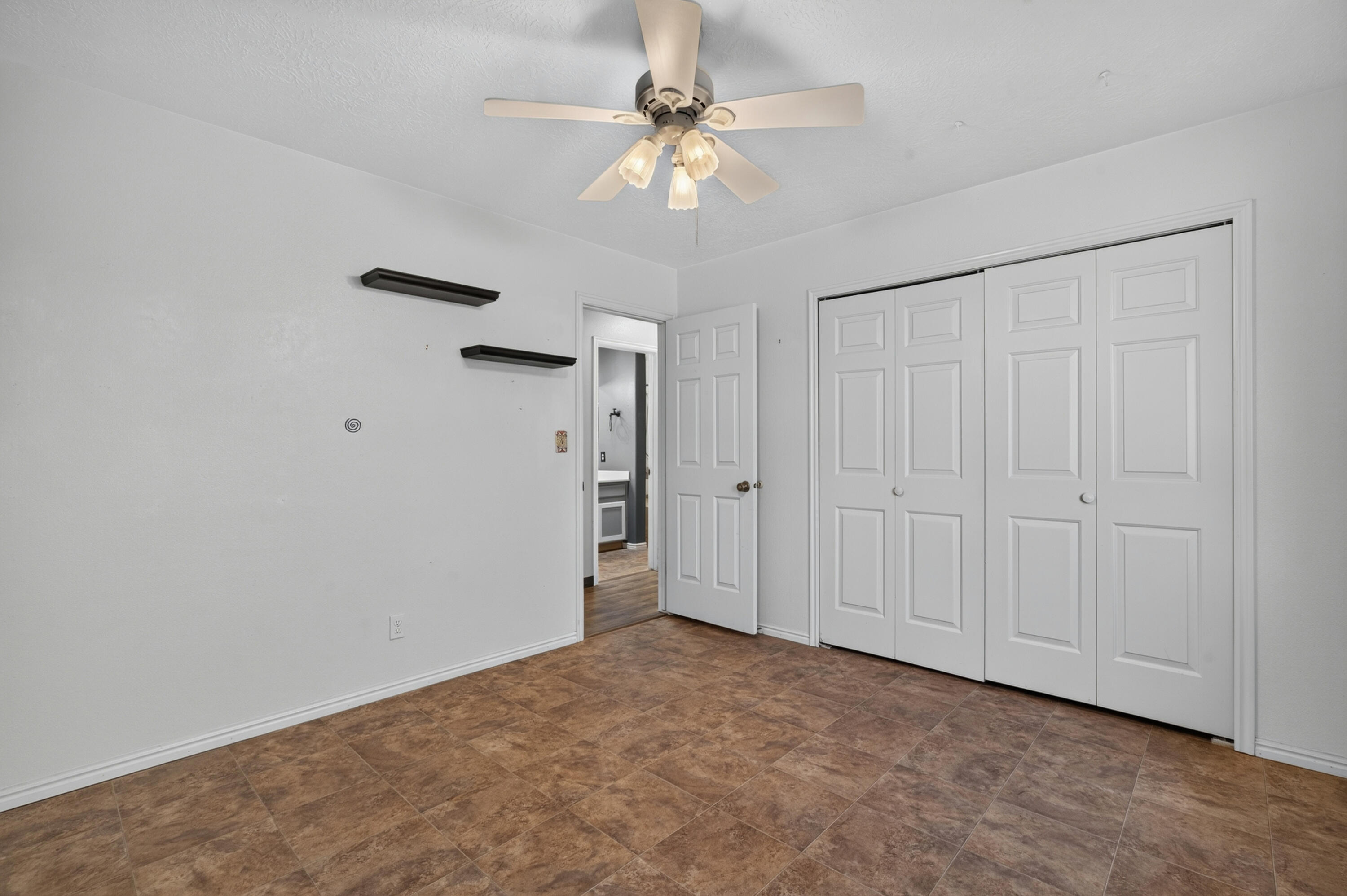 MIDDLETON TOWN - Residential