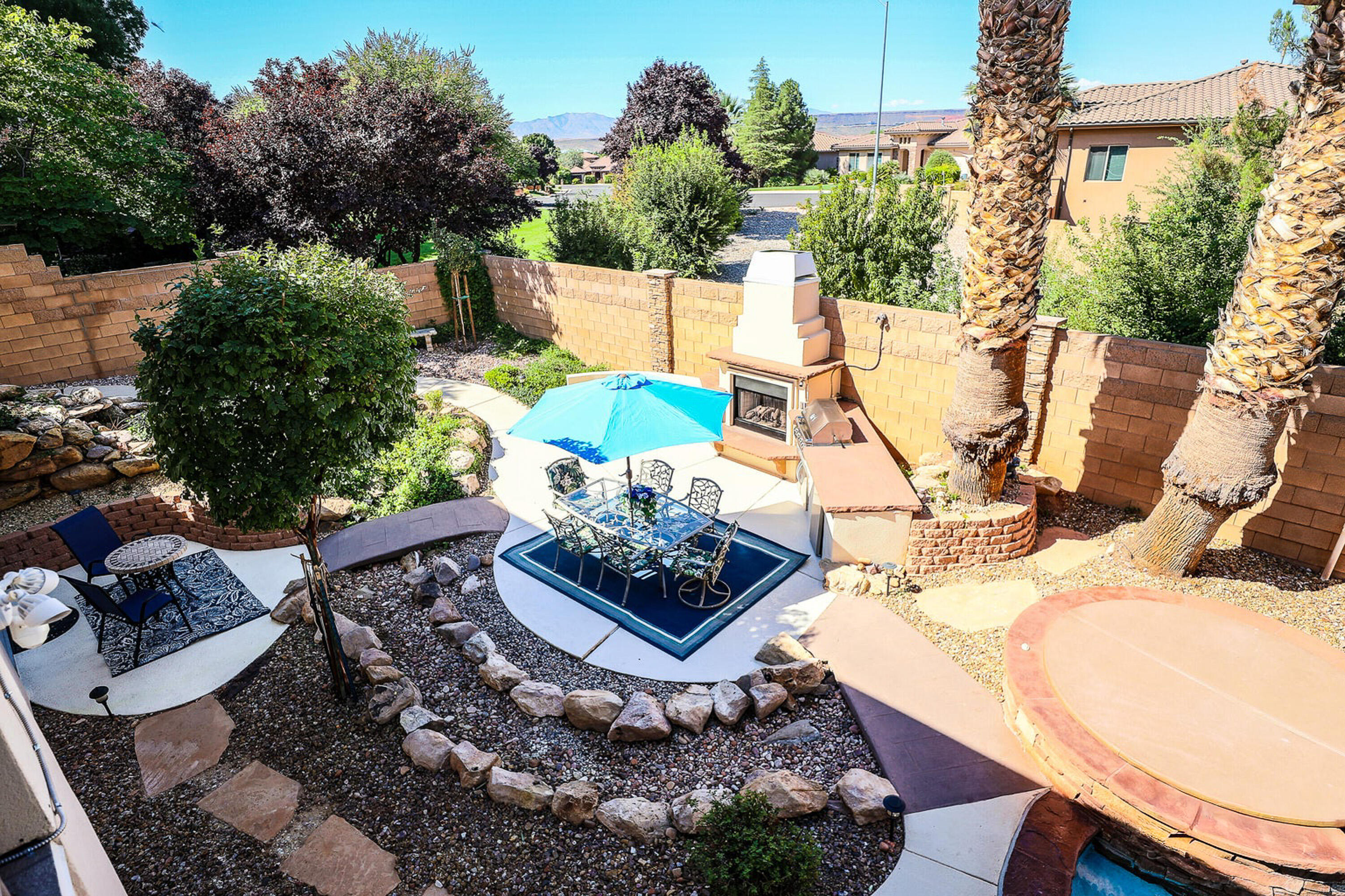 BOULDERS - Residential
