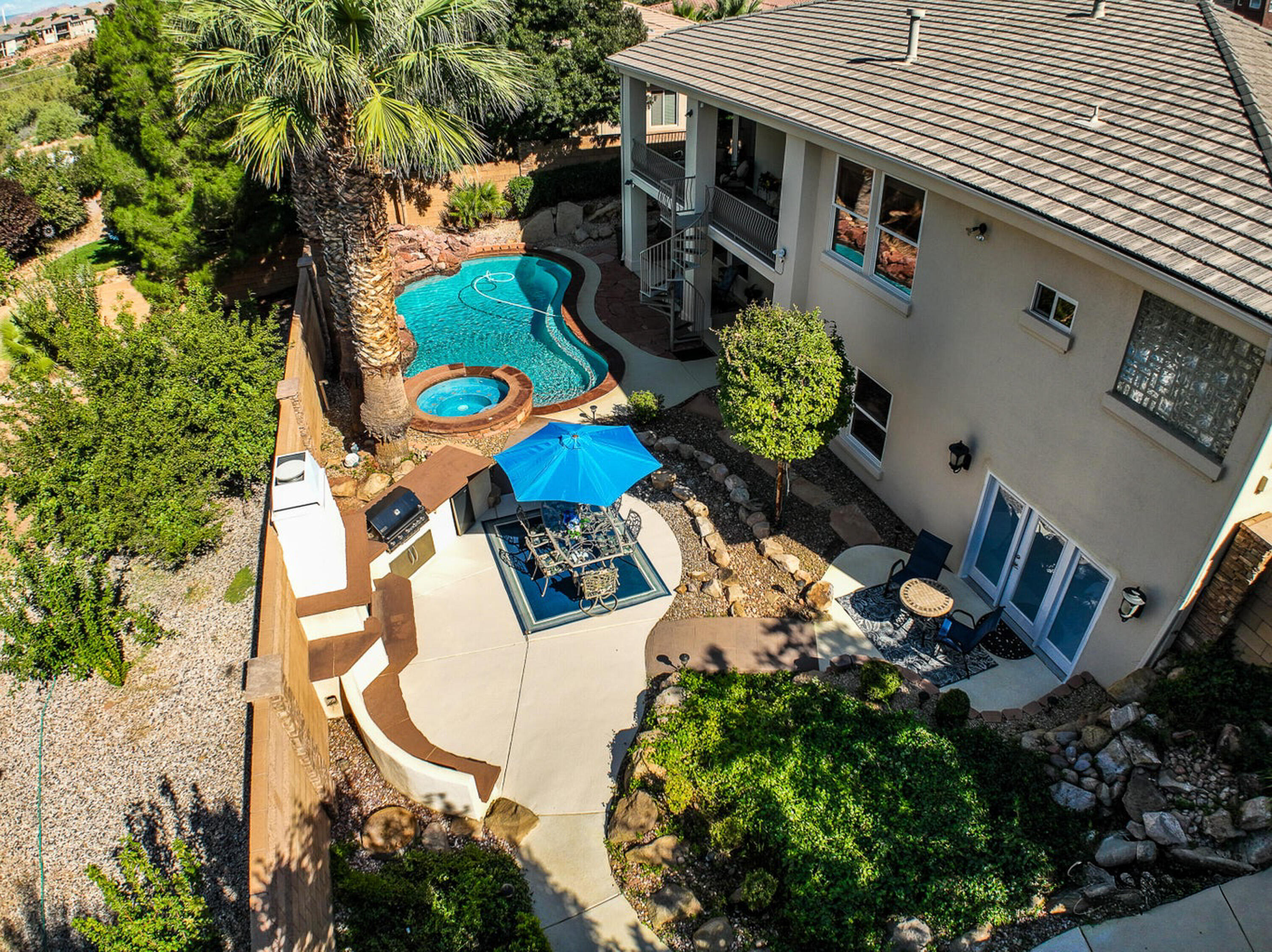 BOULDERS - Residential