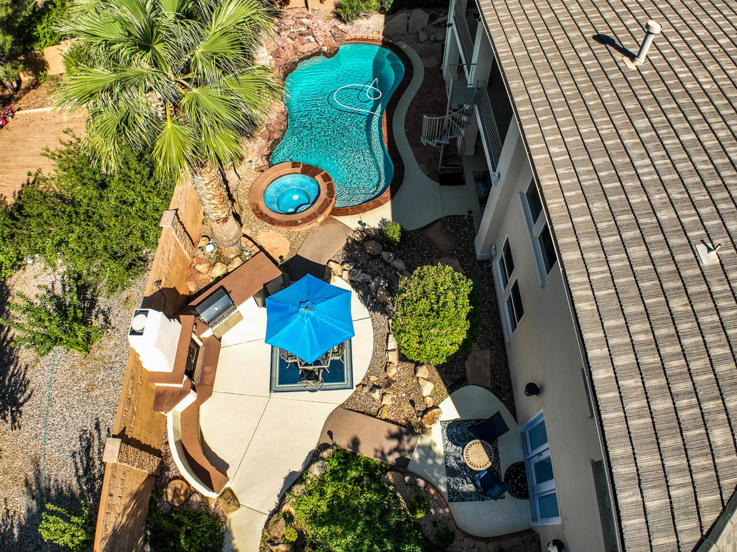 BOULDERS - Residential