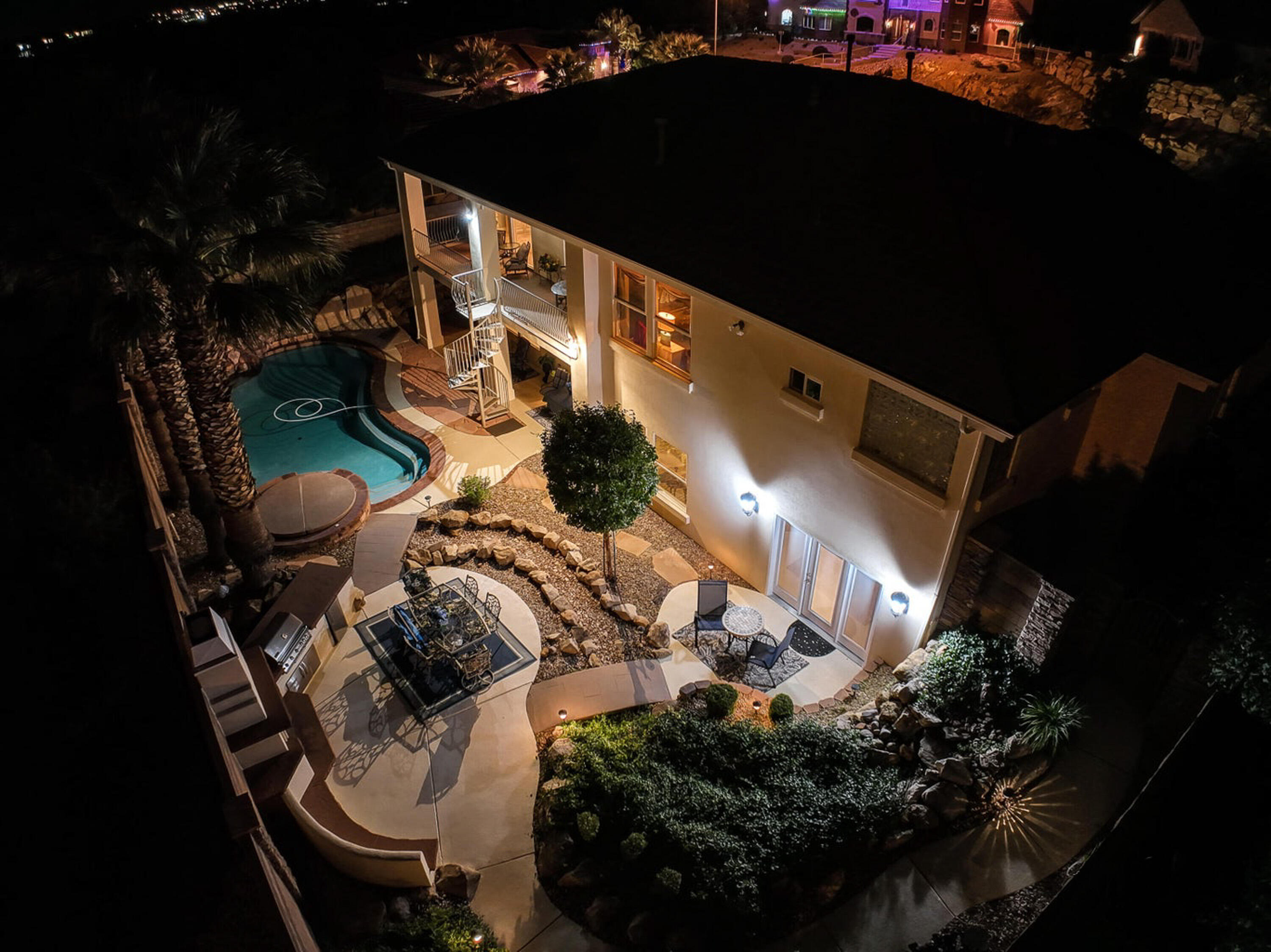BOULDERS - Residential