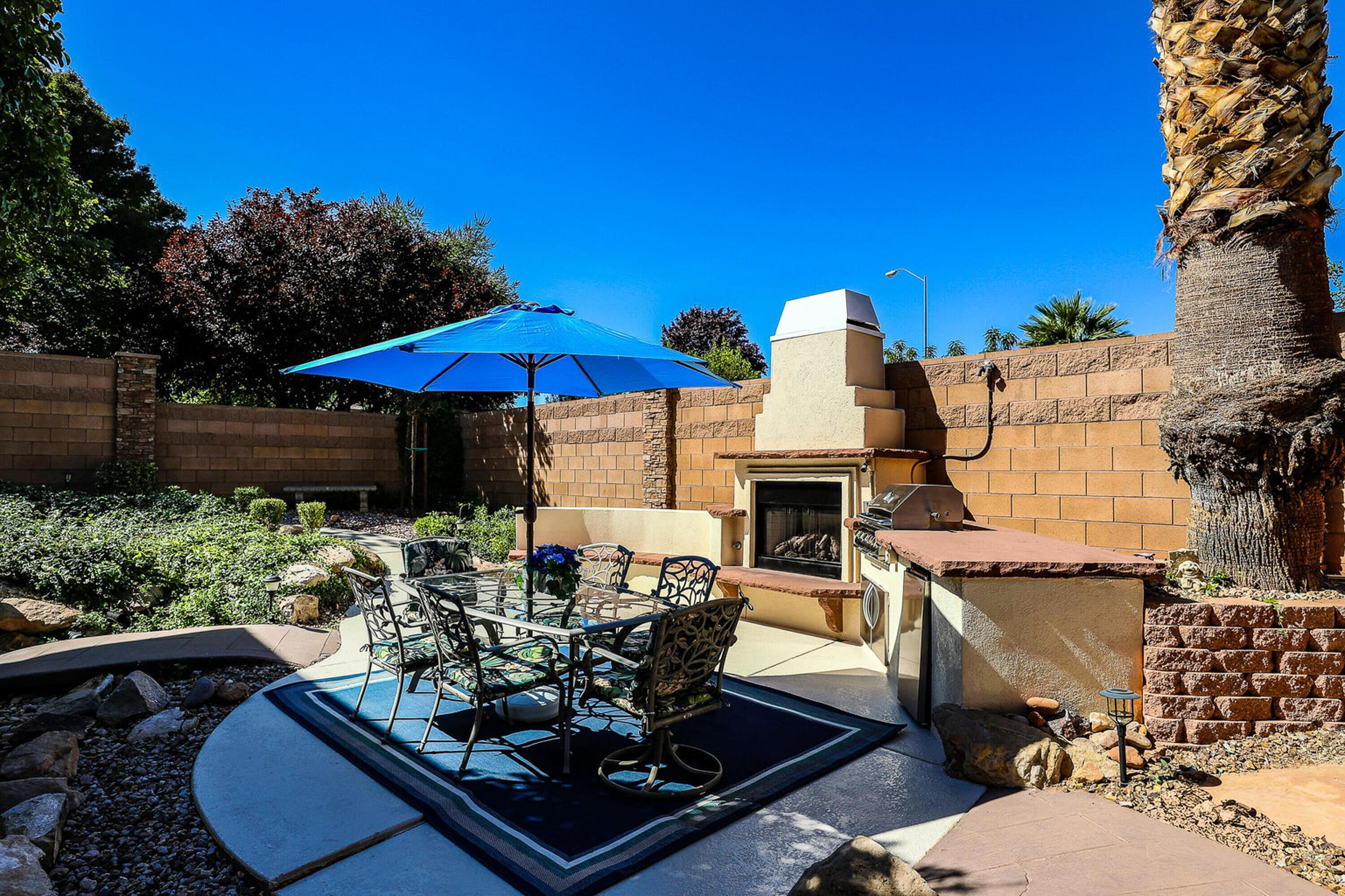 BOULDERS - Residential