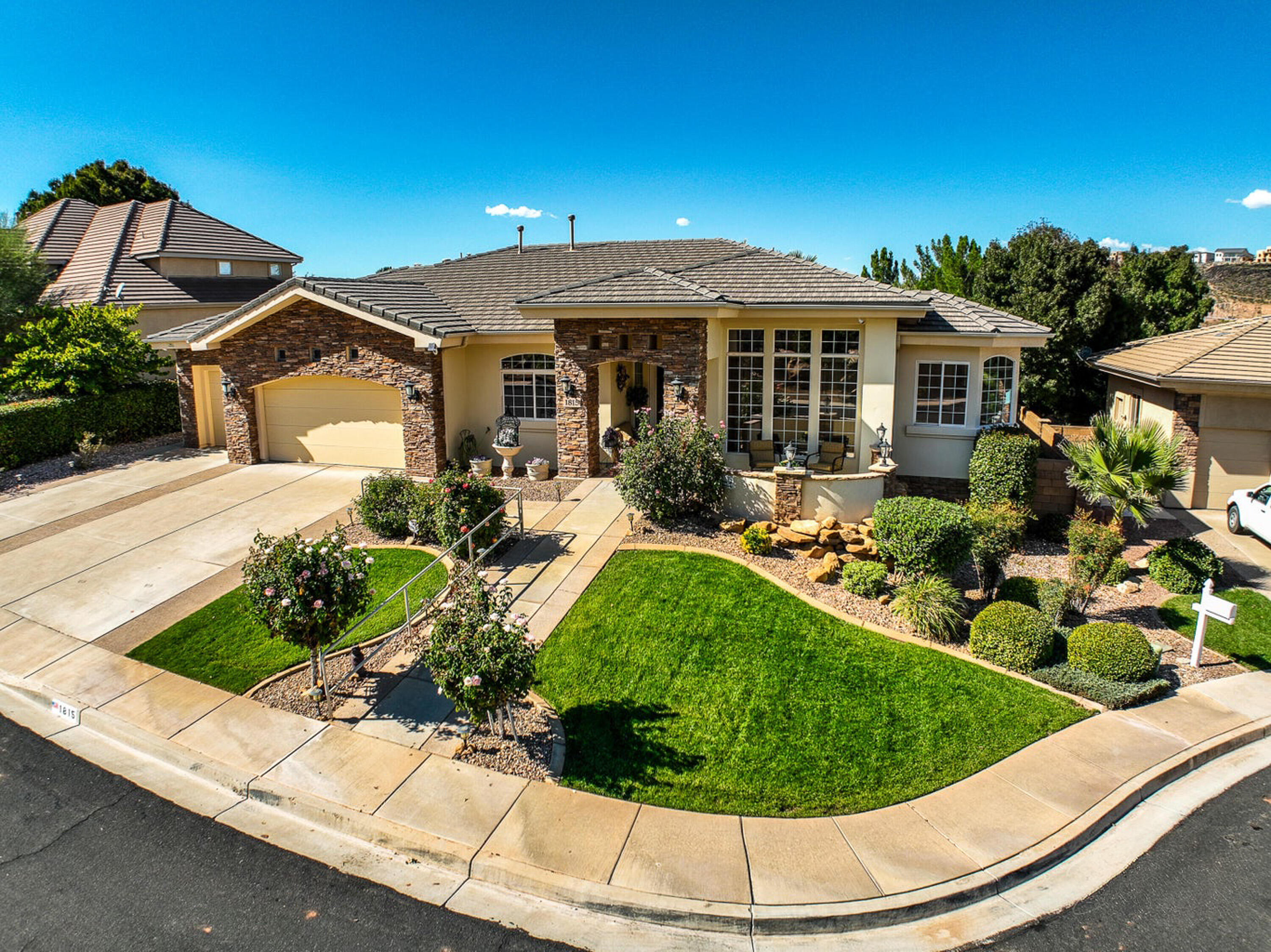 BOULDERS - Residential