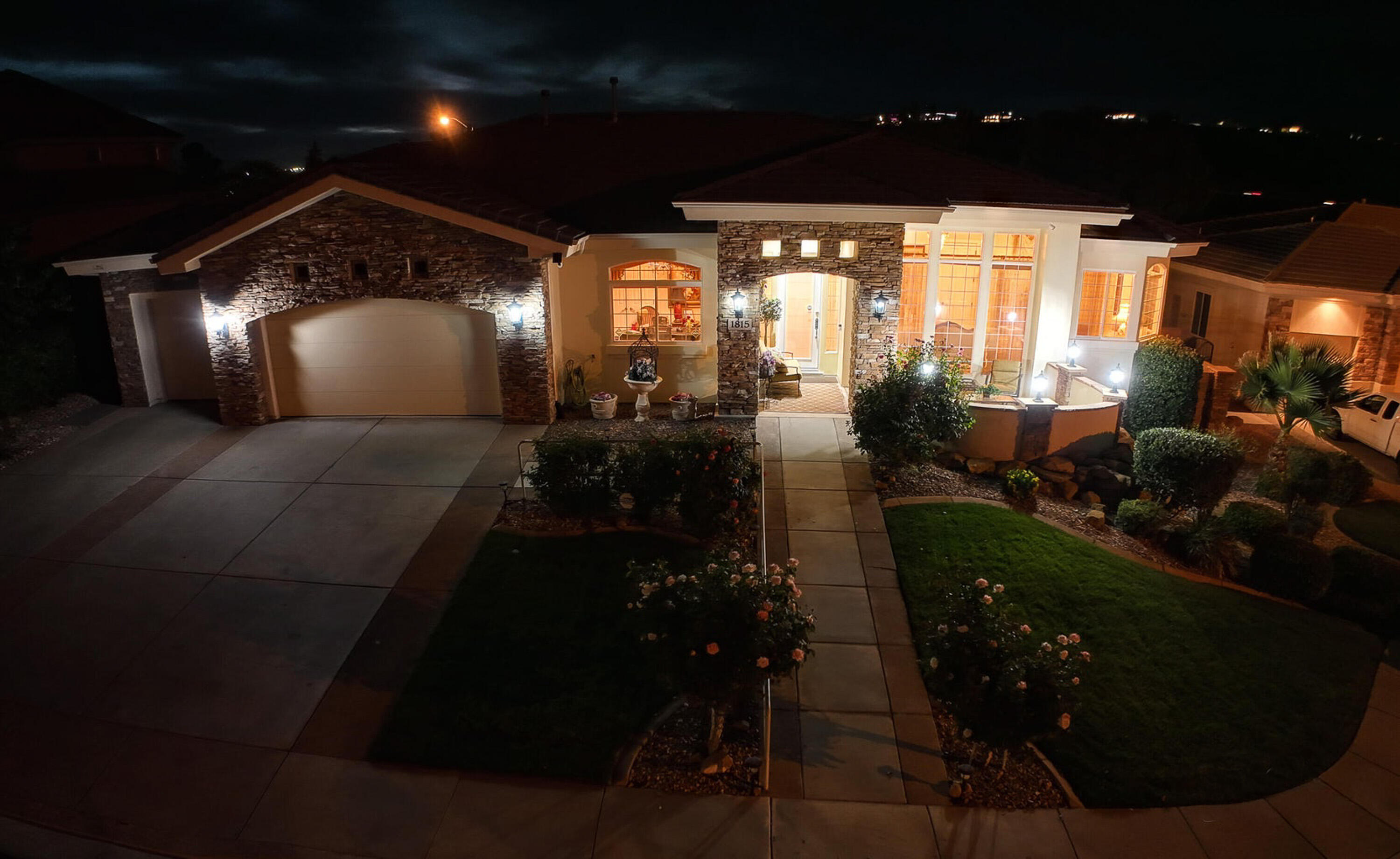 BOULDERS - Residential