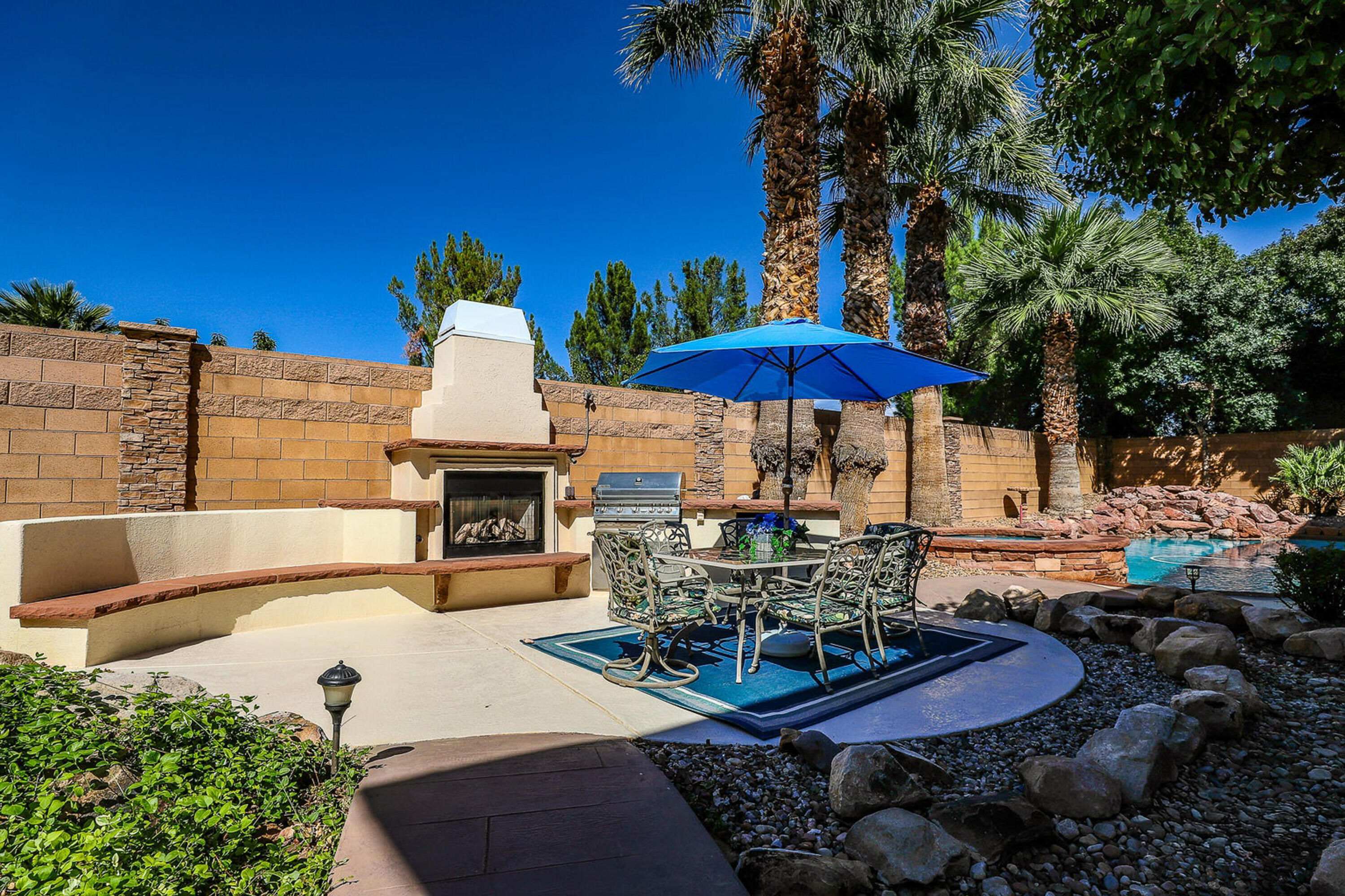 BOULDERS - Residential