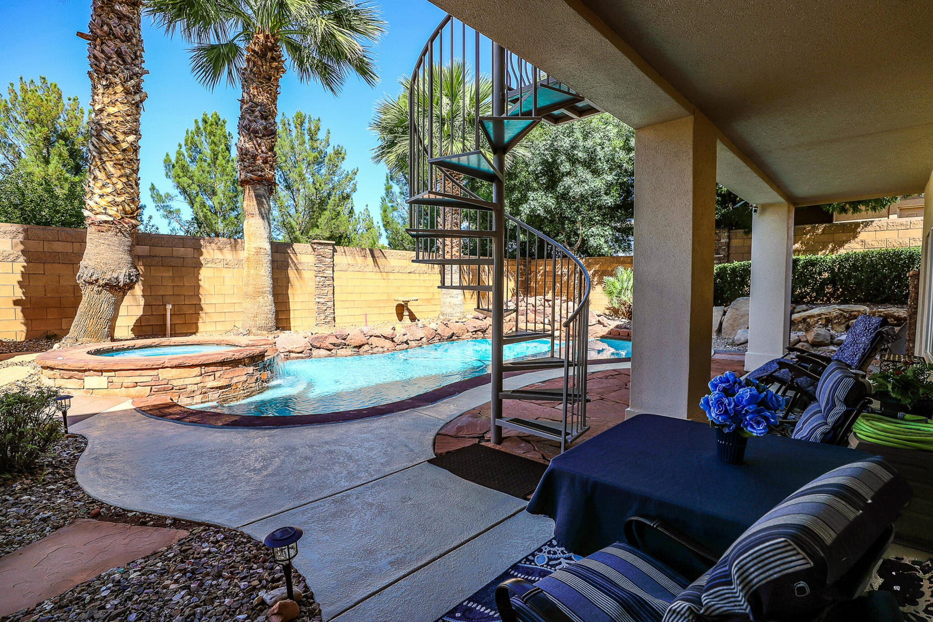 BOULDERS - Residential
