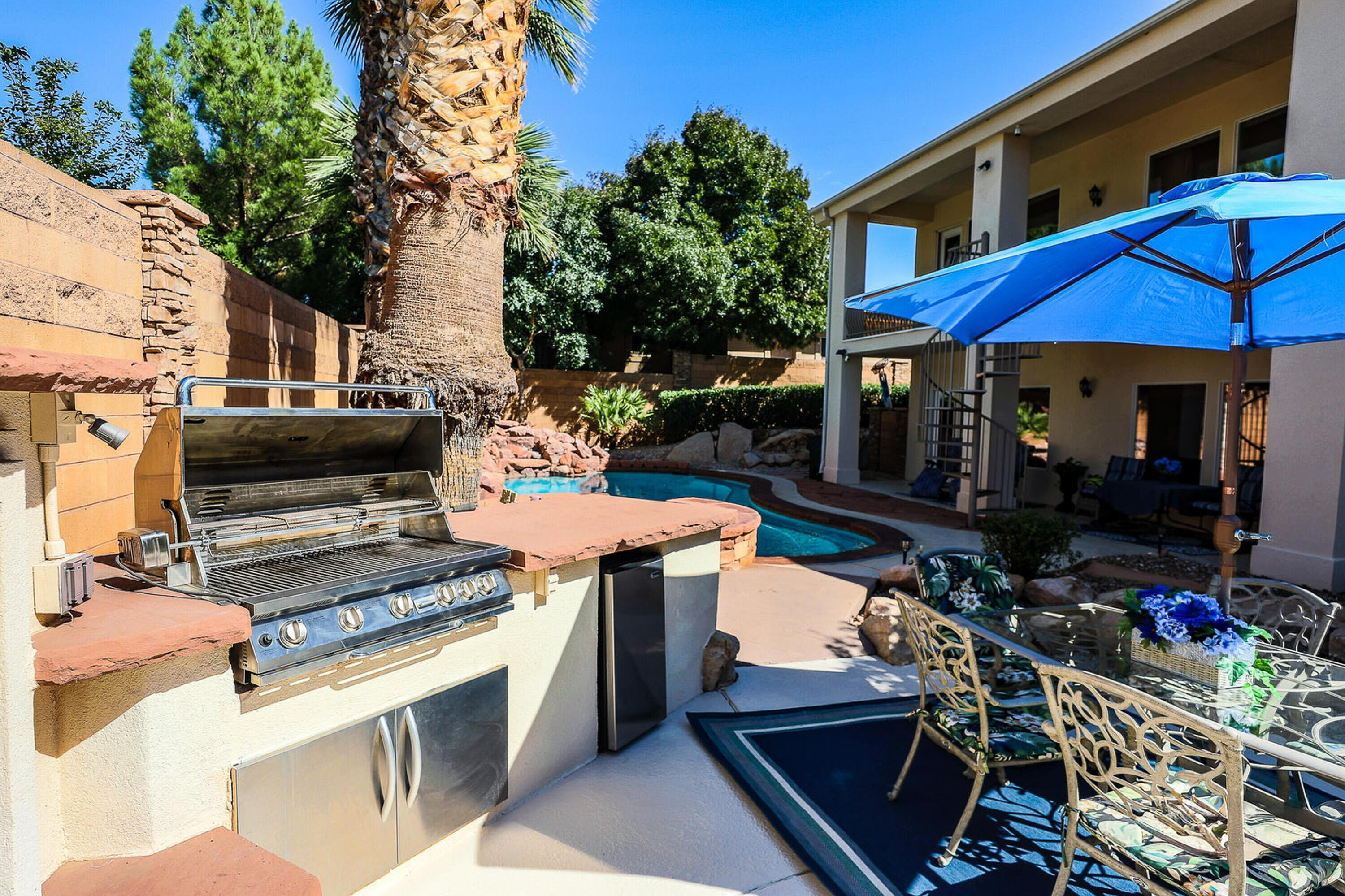BOULDERS - Residential