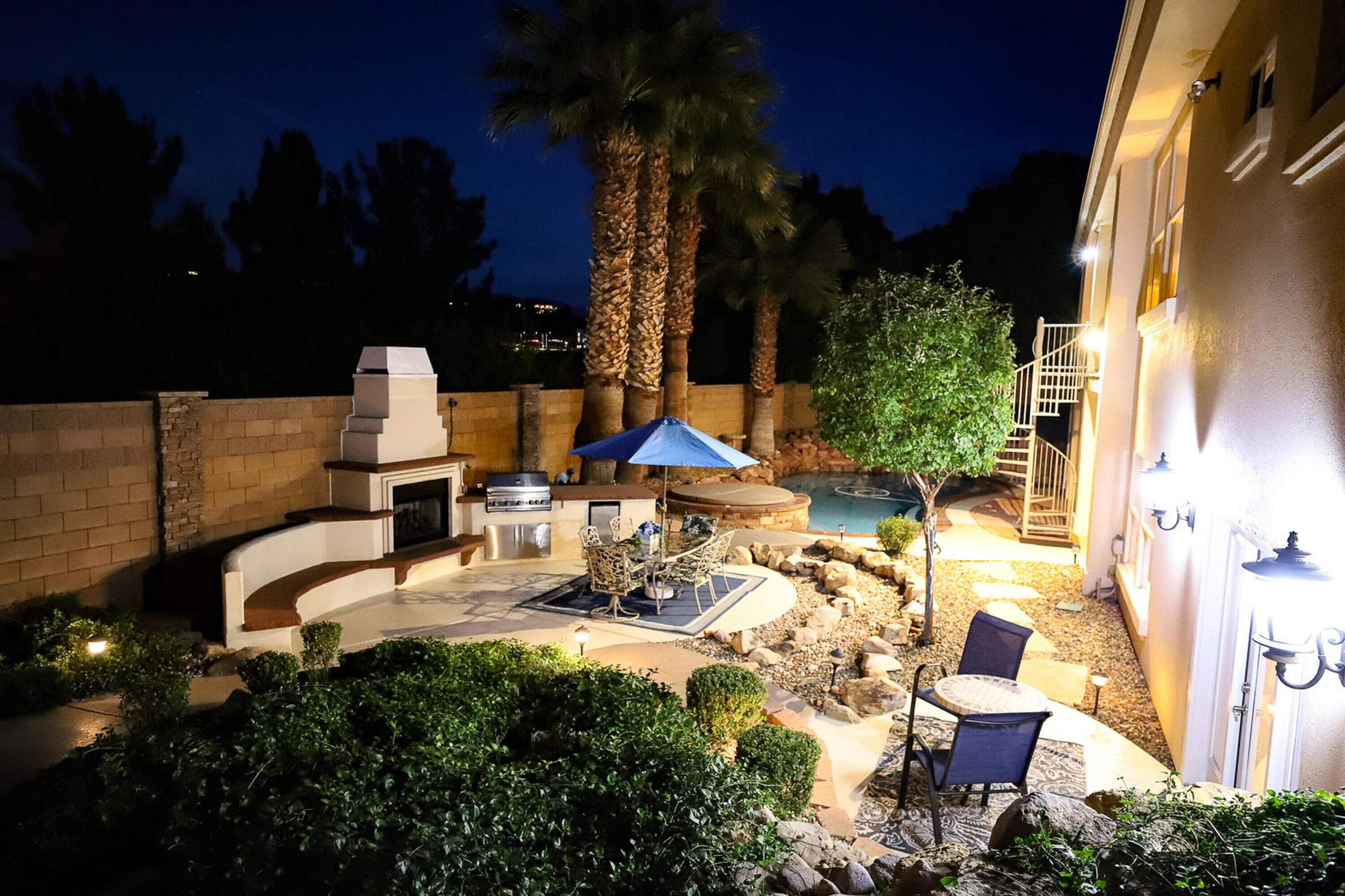 BOULDERS - Residential