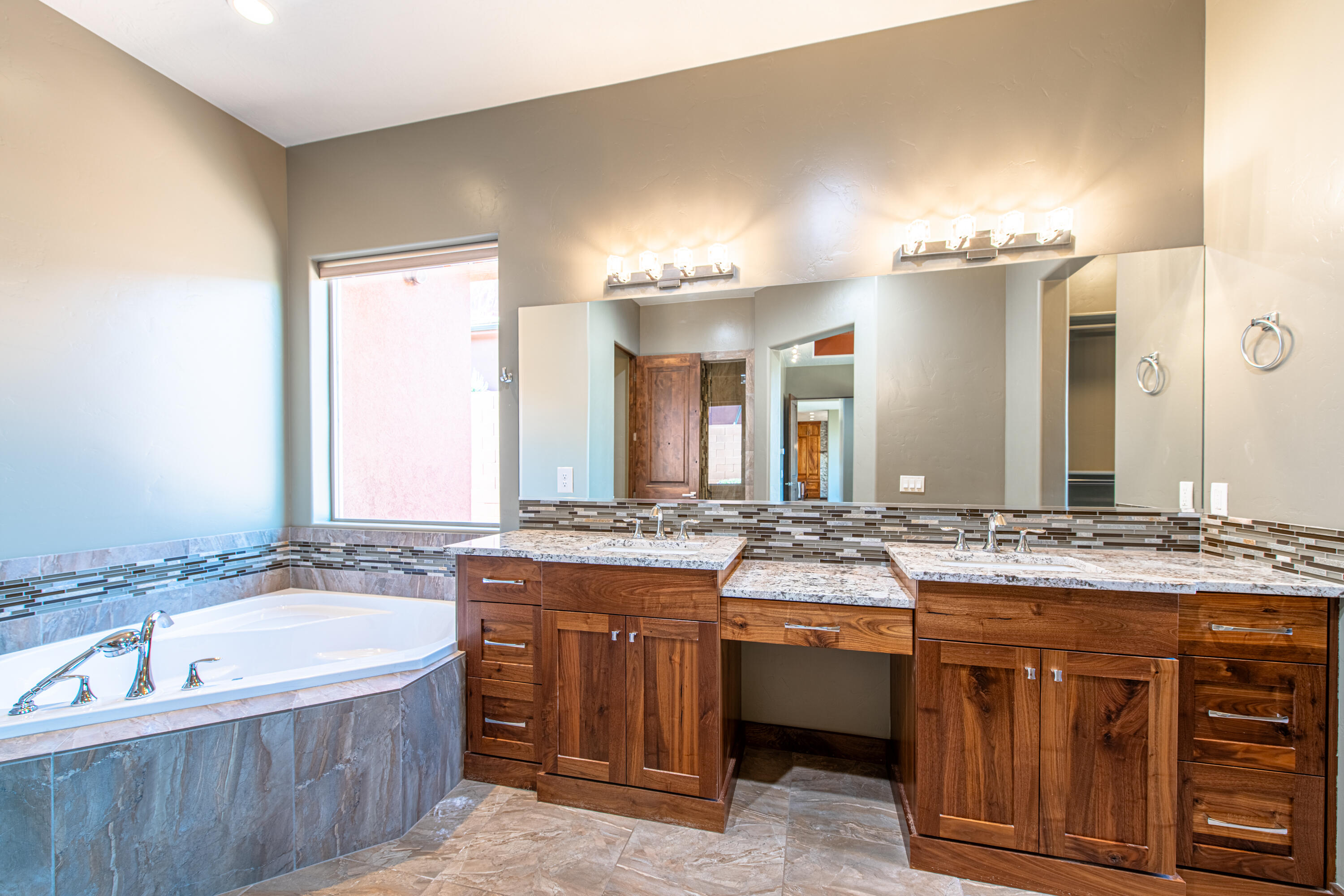 RED MOUNTAIN ESTATES - Residential