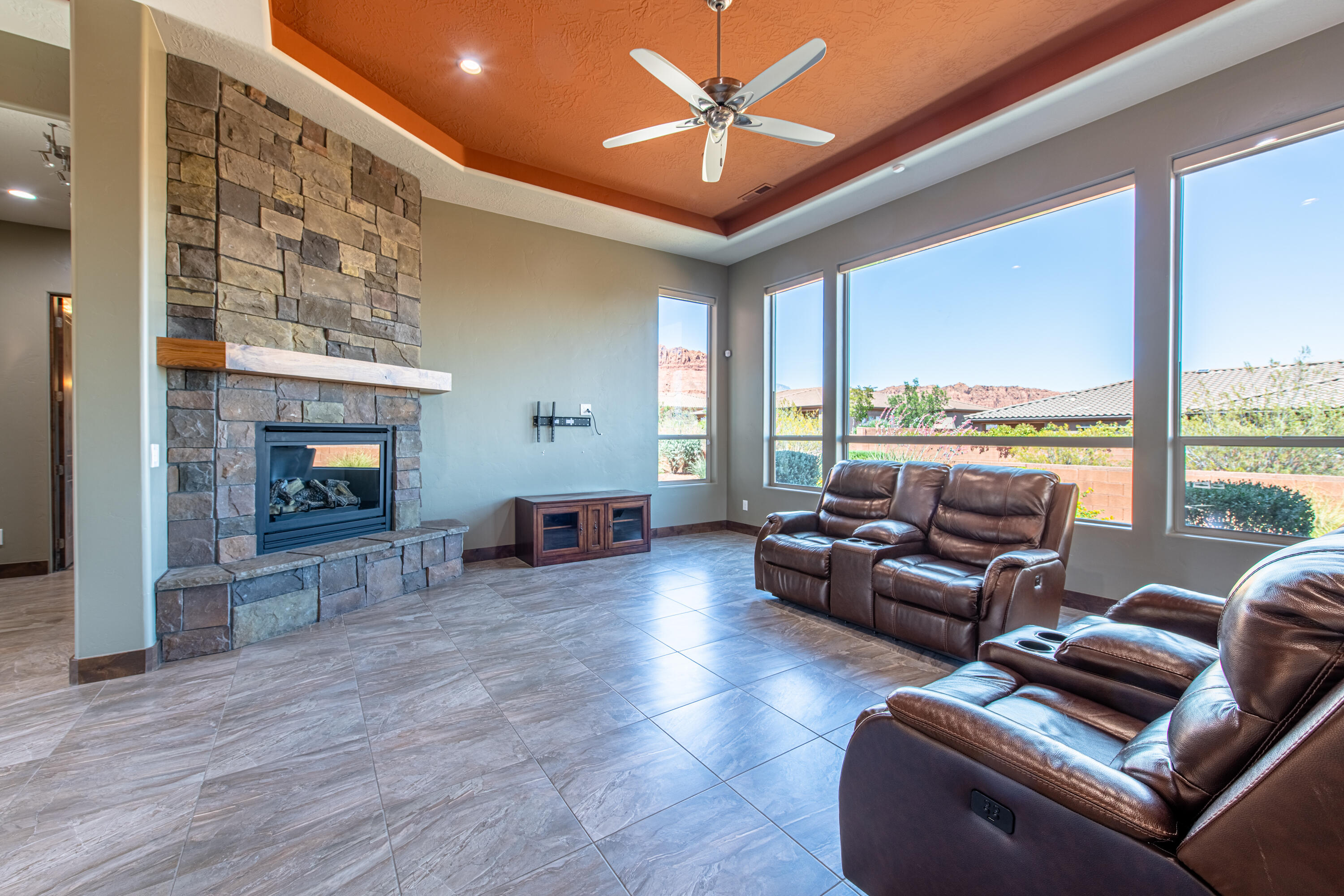 RED MOUNTAIN ESTATES - Residential