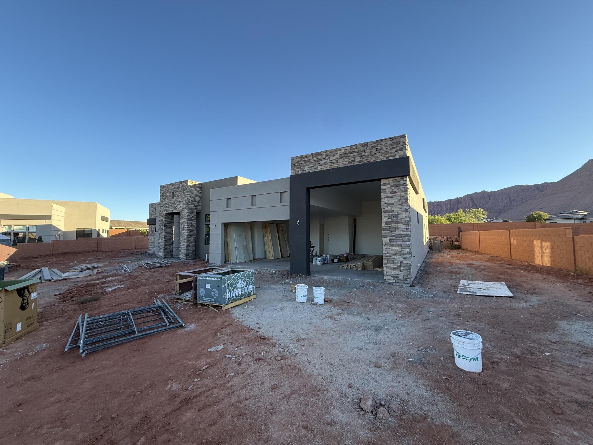 ONYX VALLEY - Residential