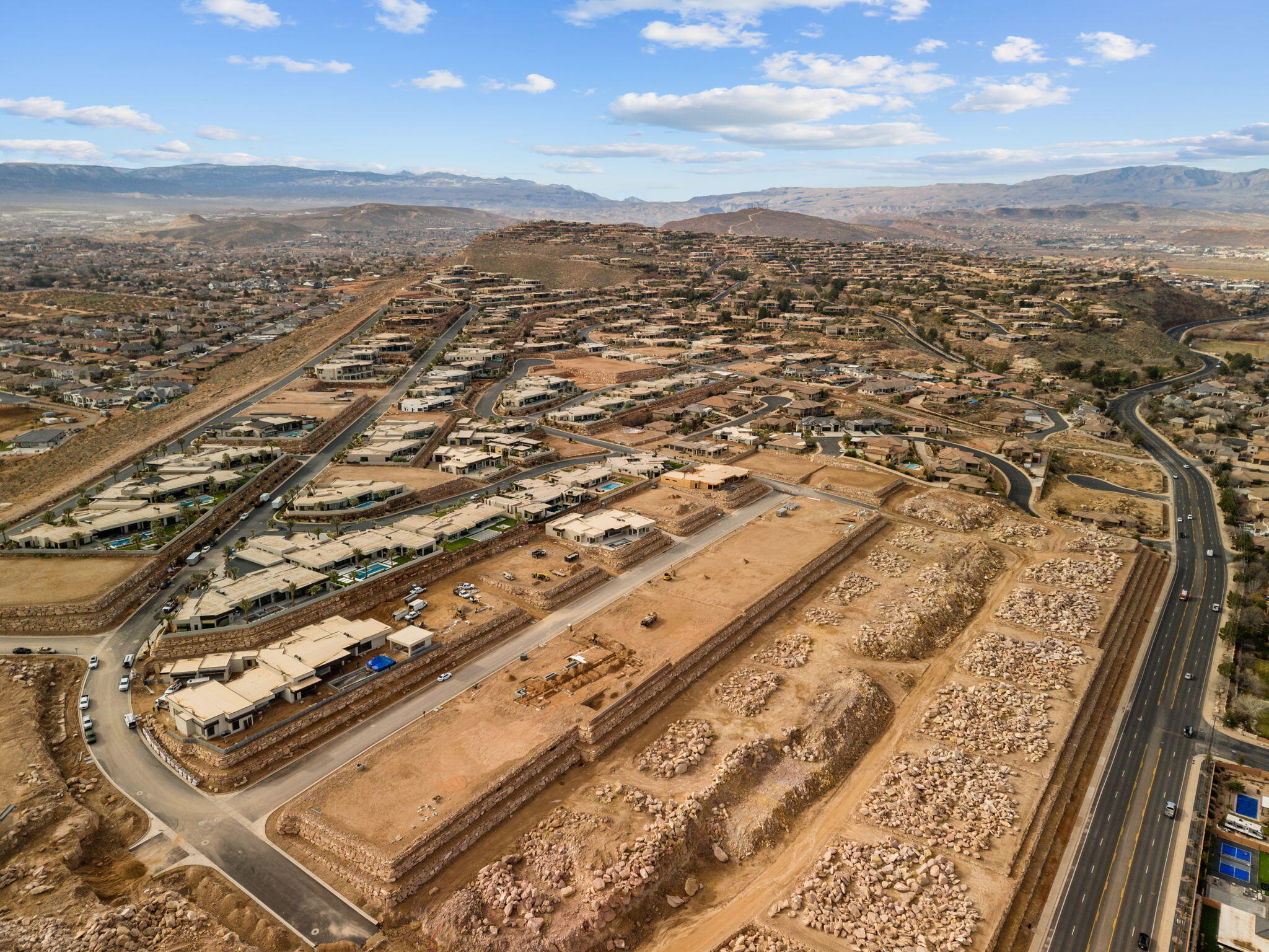 Panoramic views to the North of Pine Valley mountain and the city lights, resting on top of the prestigious gated community of Stone Cliff. Resort-style amenities include clubhouse, new event center, fitness with new equipment, indoor/outdoor pool & spa, cabanas, fitness center, tennis/pickle-ball courts, 24/7 security. 1st year, the monthly HOA fee for a developer lot is 1/3rd of current monthly HOA fee ($344 currently) which is $121 per month, full monthly HOA fee after the 1st year. Low Utilities with Dixie Power, Buyer is responsible for Washington County Water Conservancy impact fee.