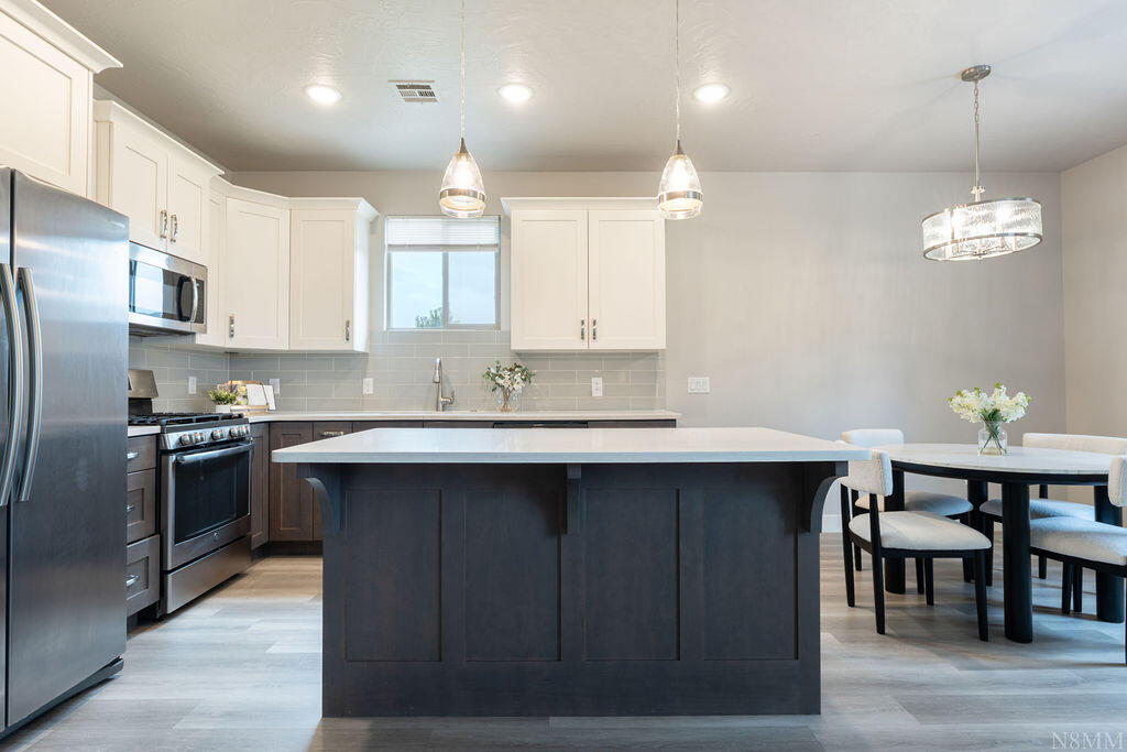 BLOOMINGTON HILLS - Residential