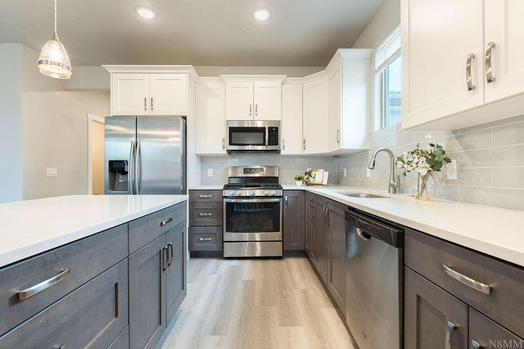 BLOOMINGTON HILLS - Residential