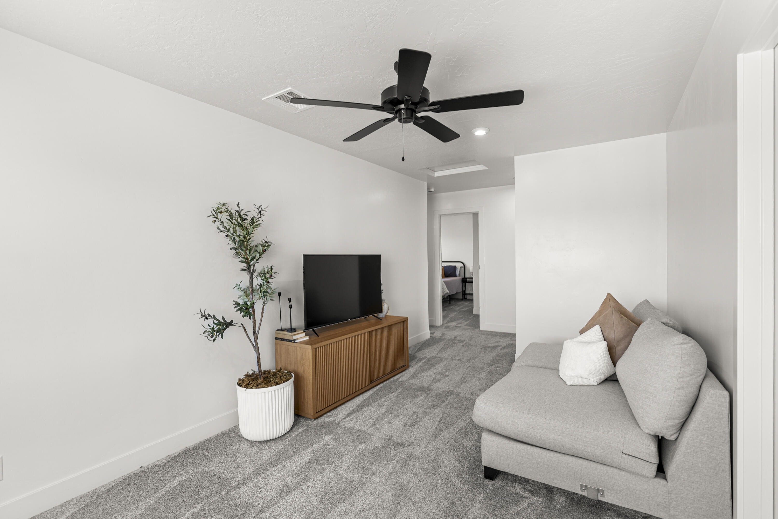 WHITE TRAILS - Residential