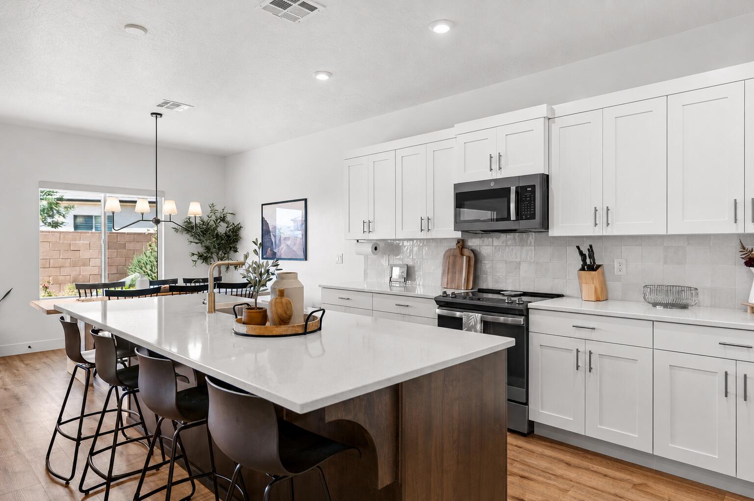 WHITE TRAILS - Residential