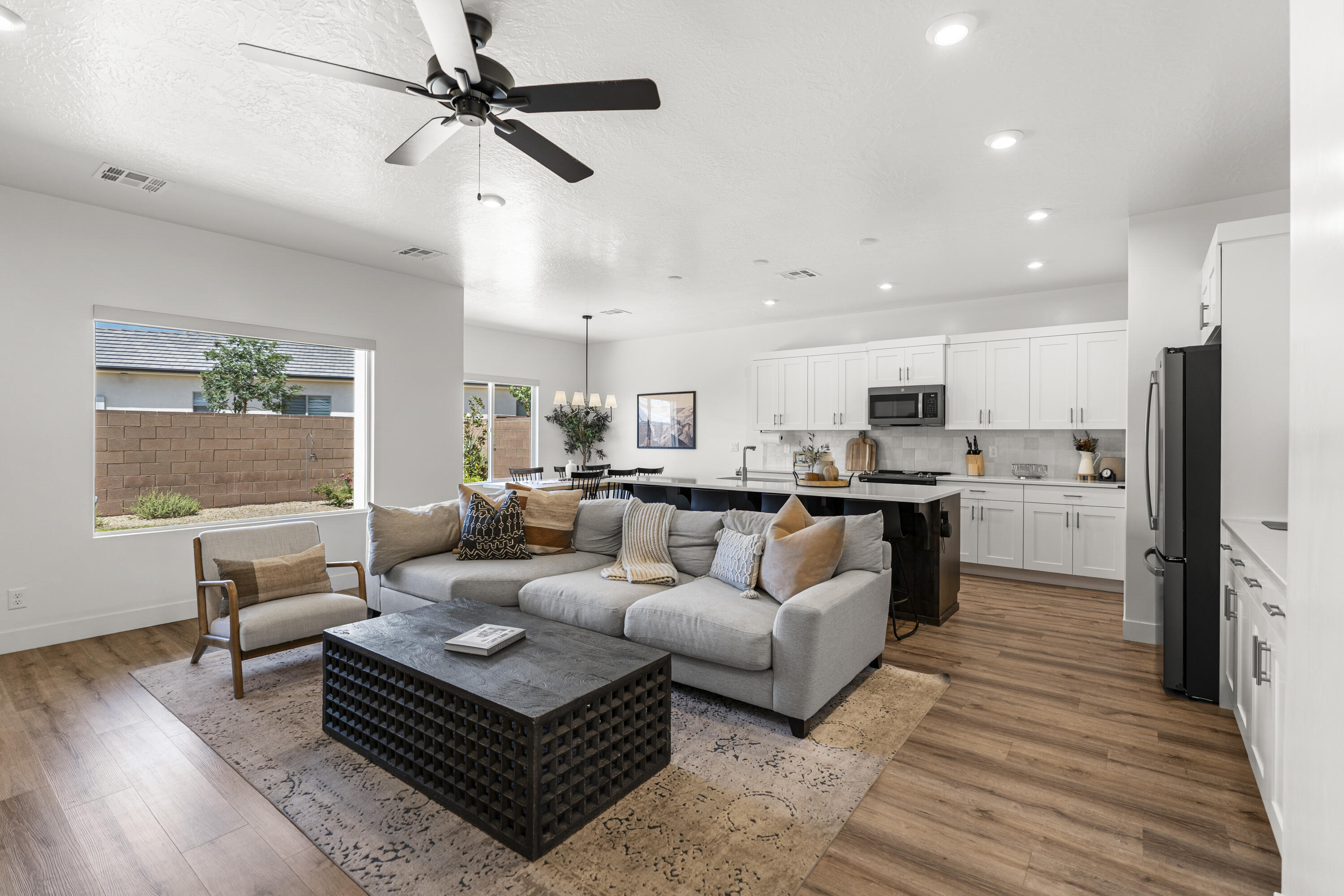 WHITE TRAILS - Residential