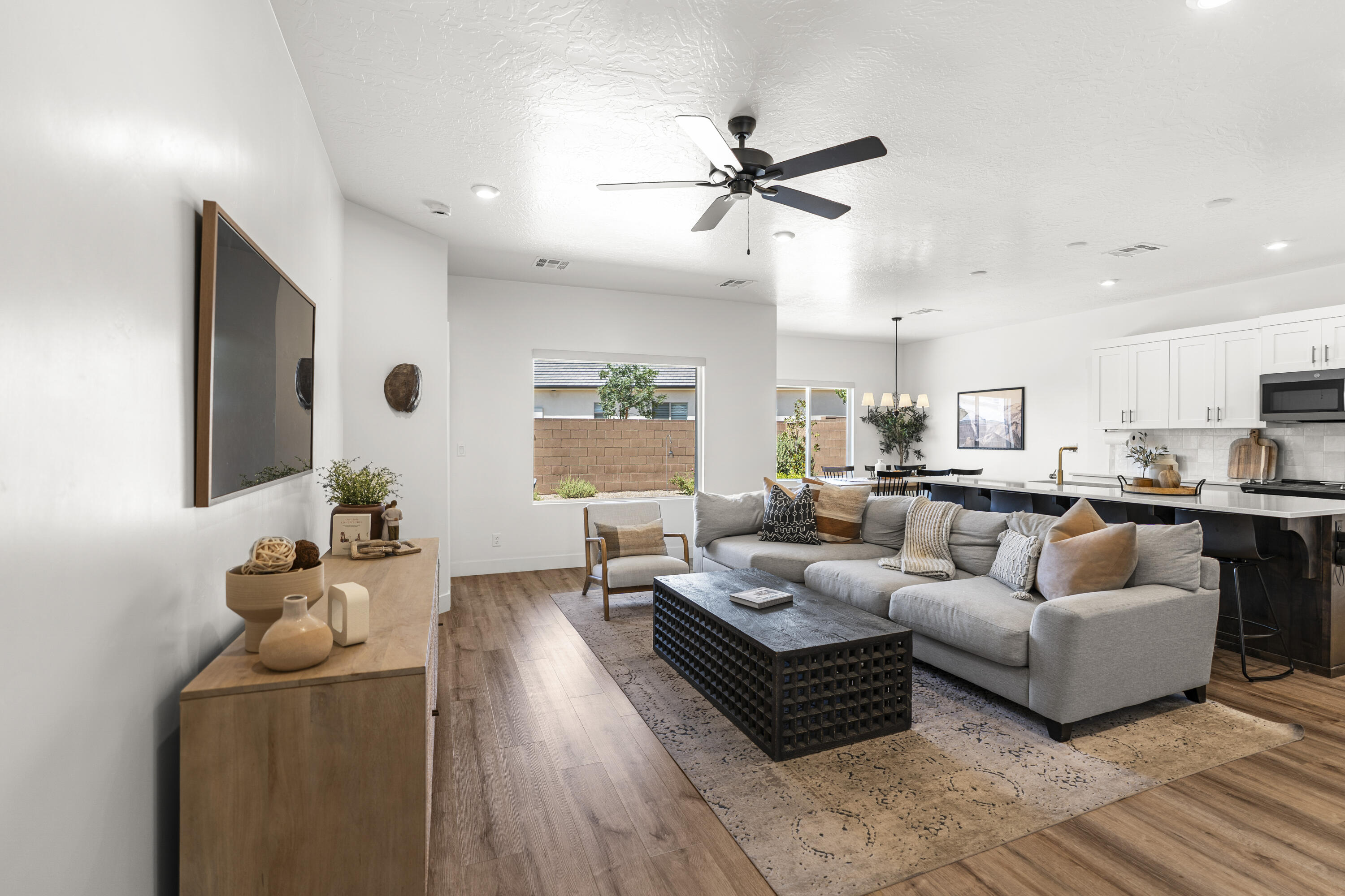 WHITE TRAILS - Residential