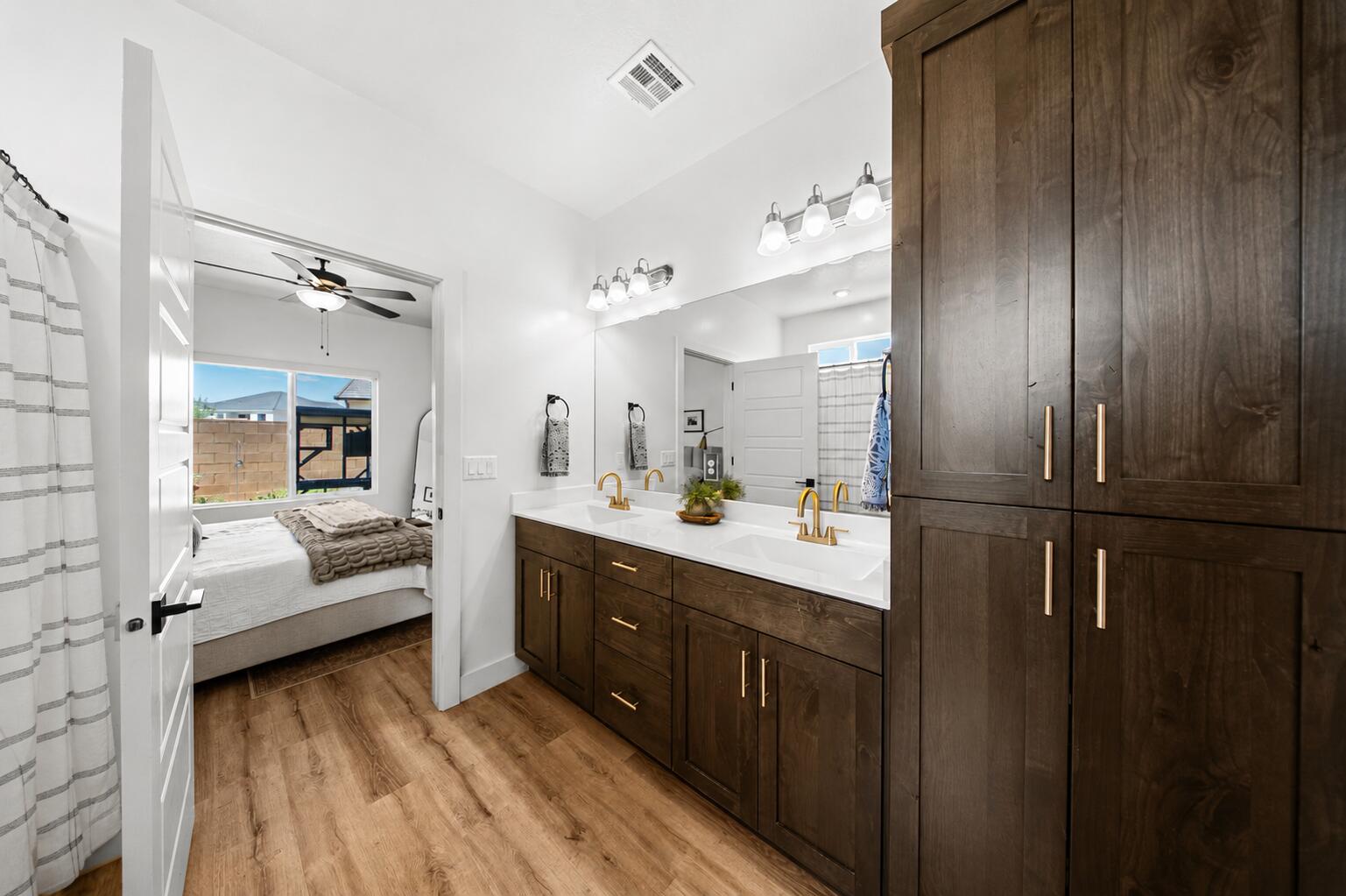WHITE TRAILS - Residential