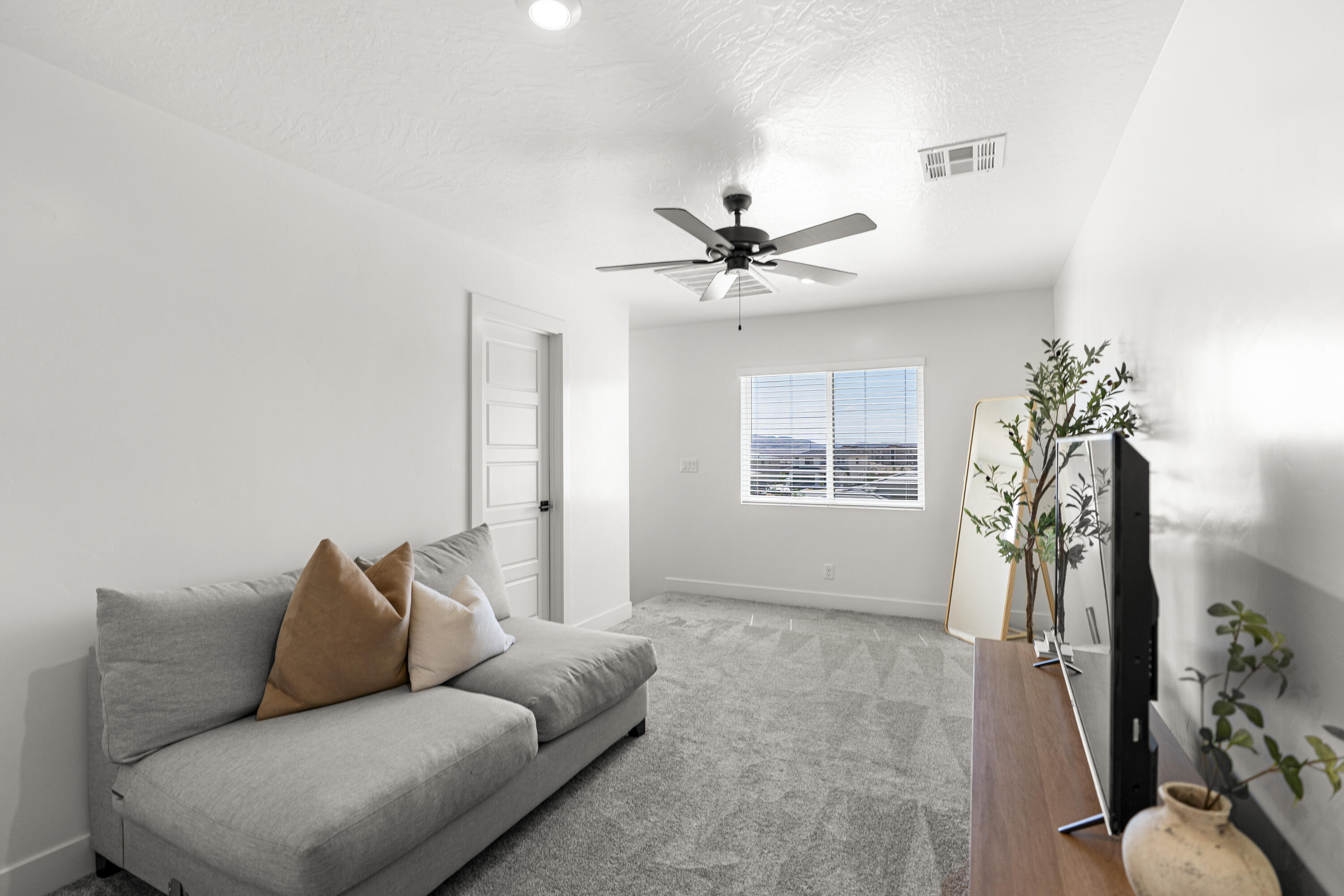 WHITE TRAILS - Residential