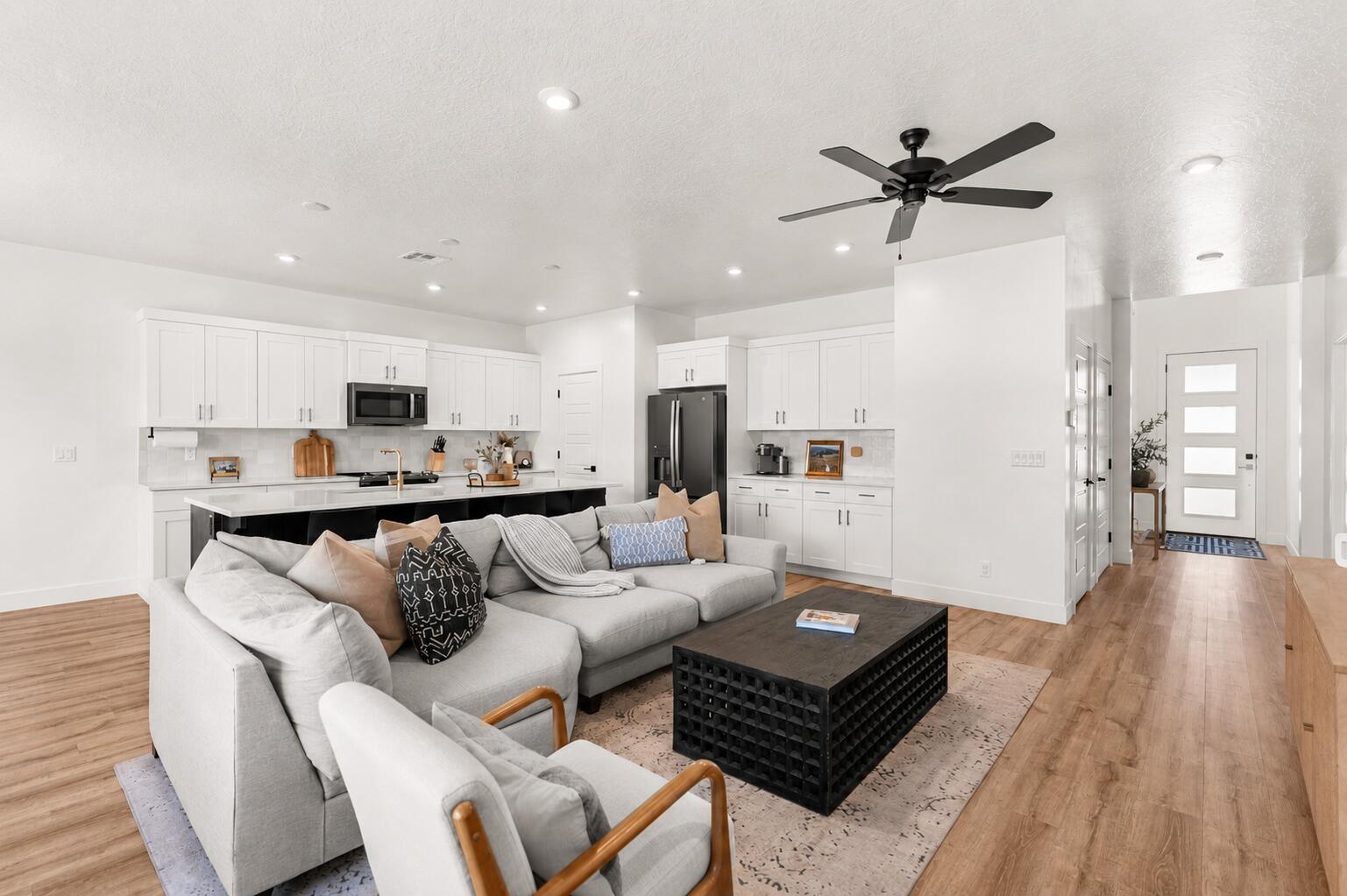 WHITE TRAILS - Residential