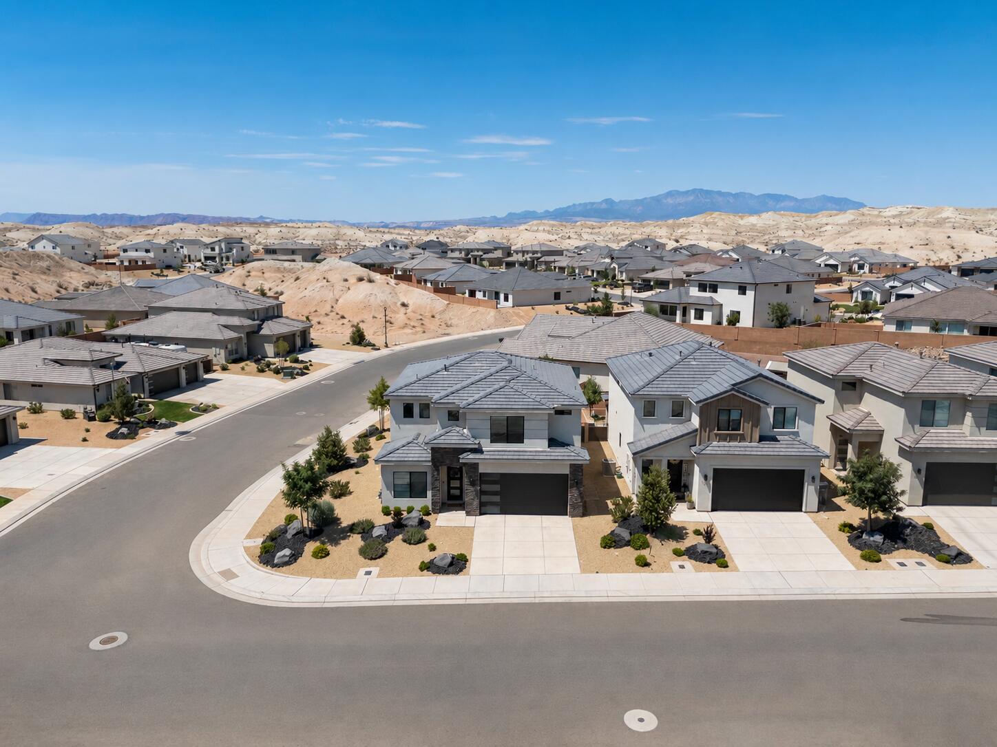 WHITE TRAILS - Residential