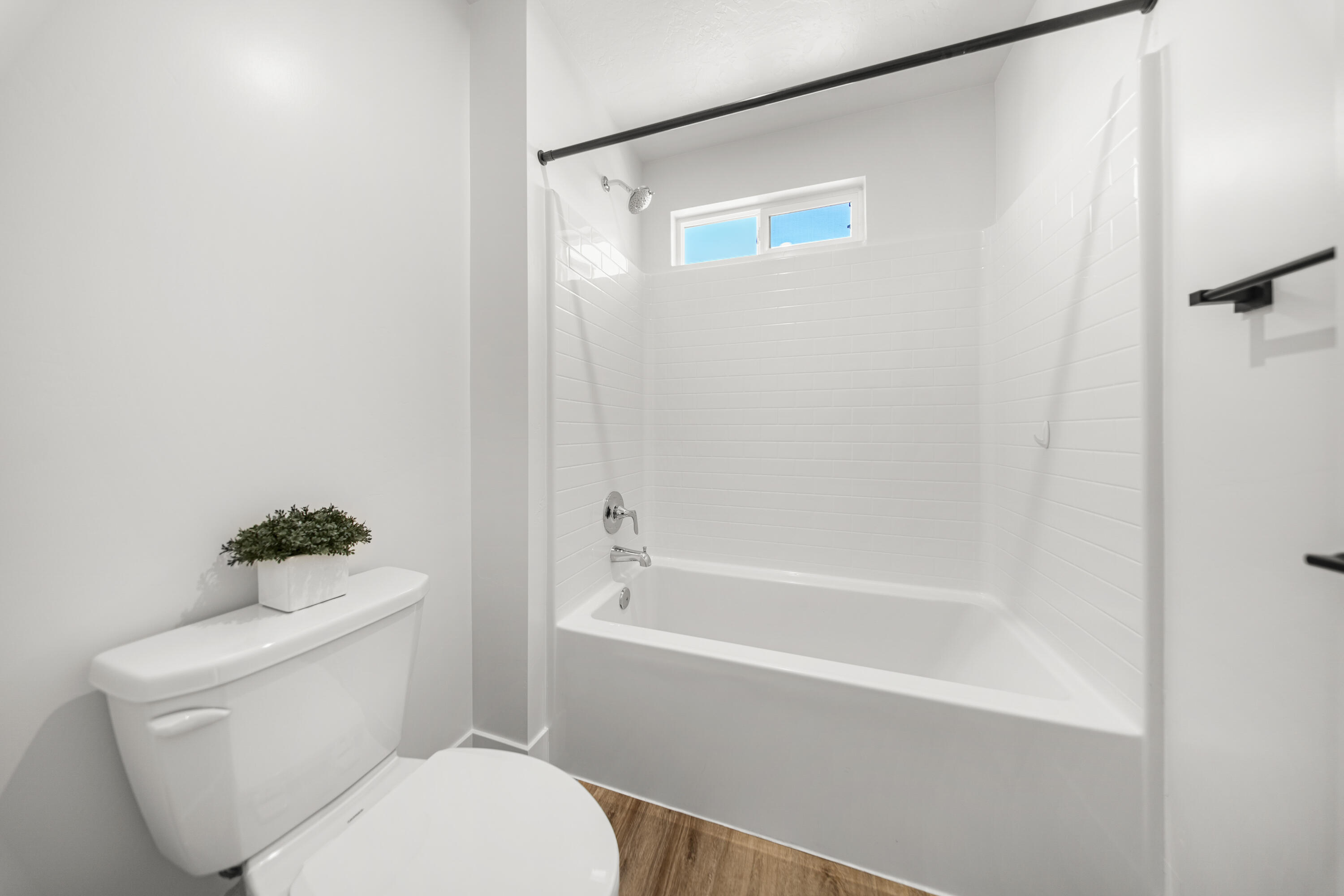 WHITE TRAILS - Residential