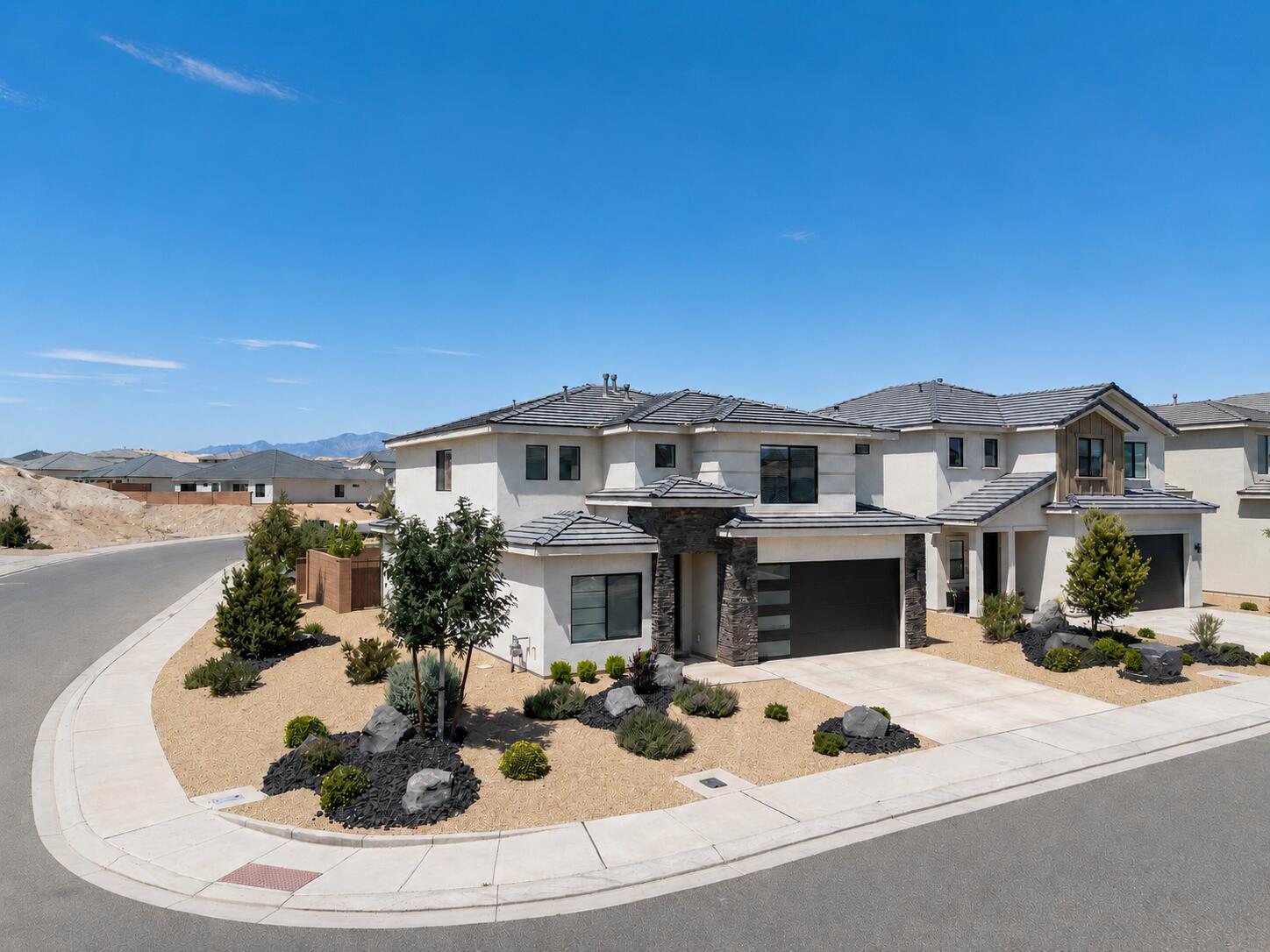 WHITE TRAILS - Residential