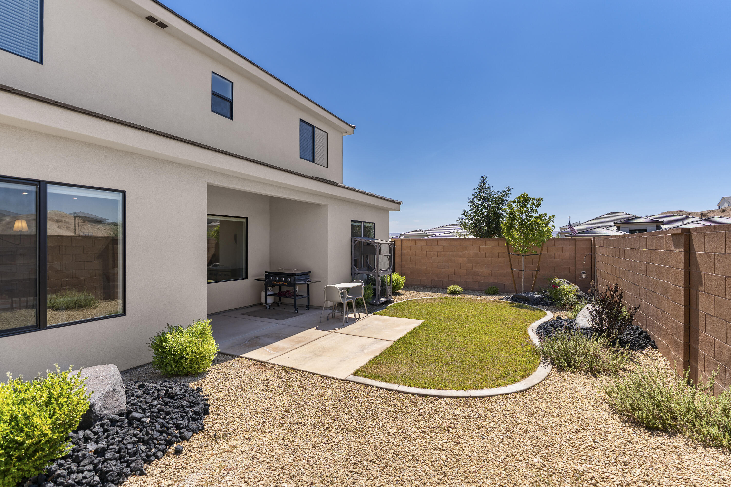 WHITE TRAILS - Residential