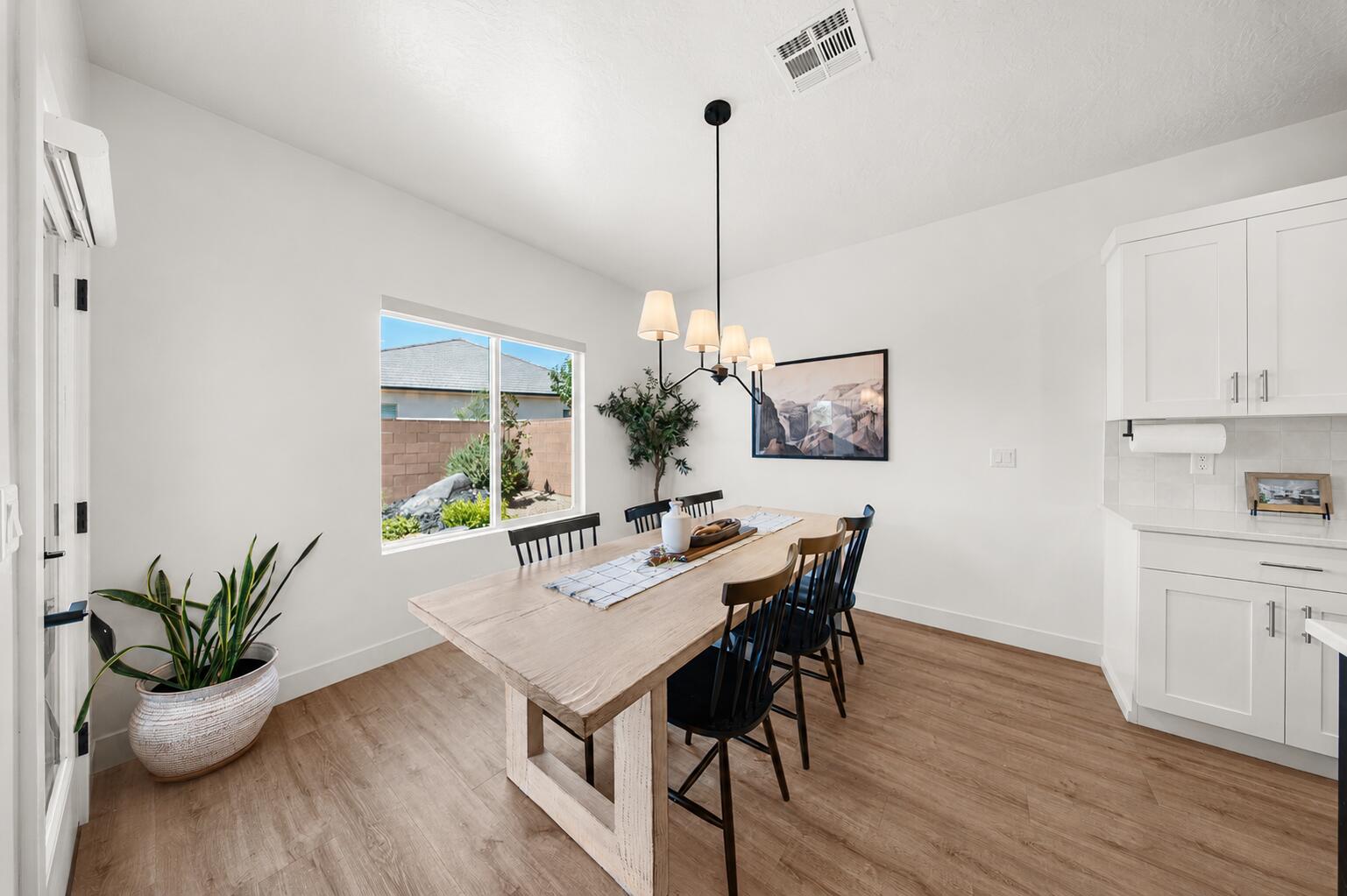 WHITE TRAILS - Residential
