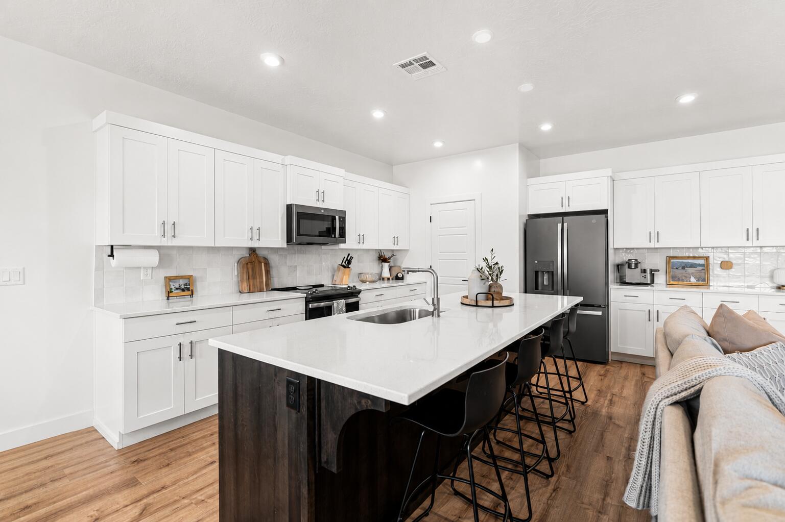 WHITE TRAILS - Residential