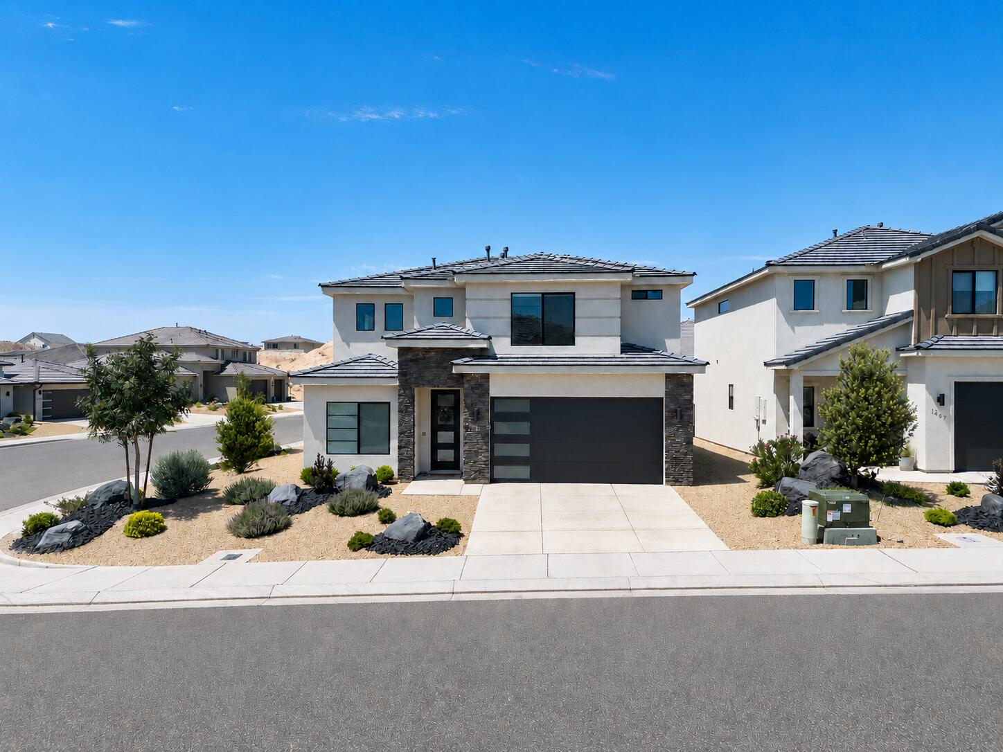 WHITE TRAILS - Residential