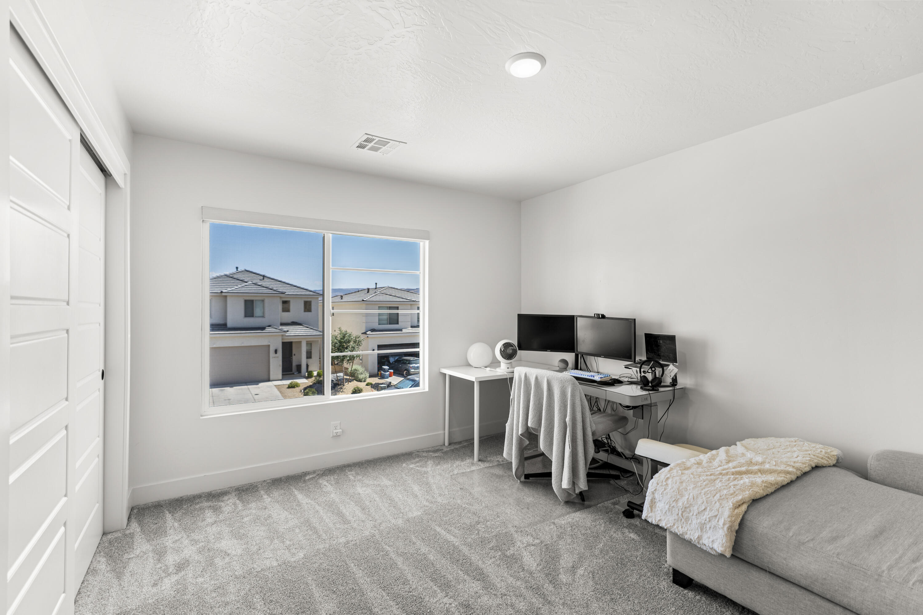 WHITE TRAILS - Residential