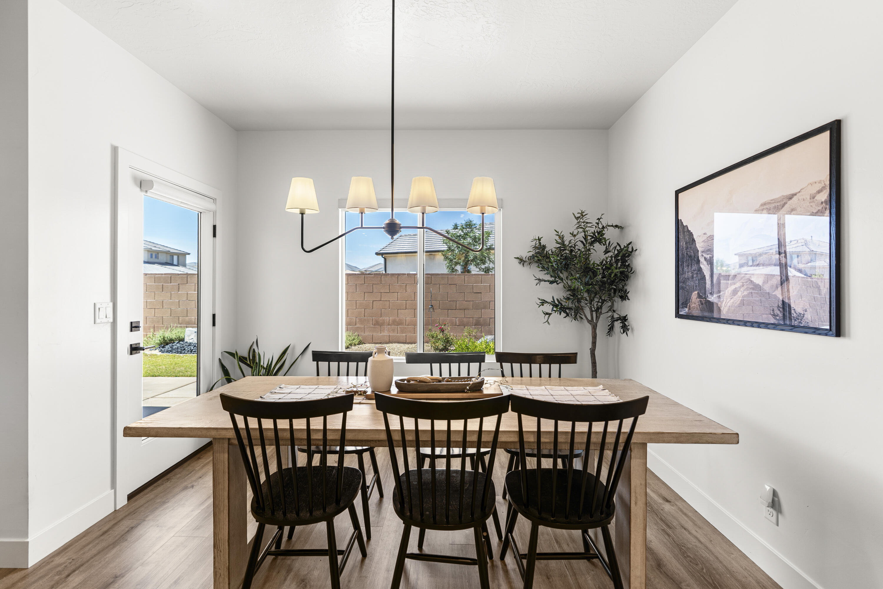 WHITE TRAILS - Residential