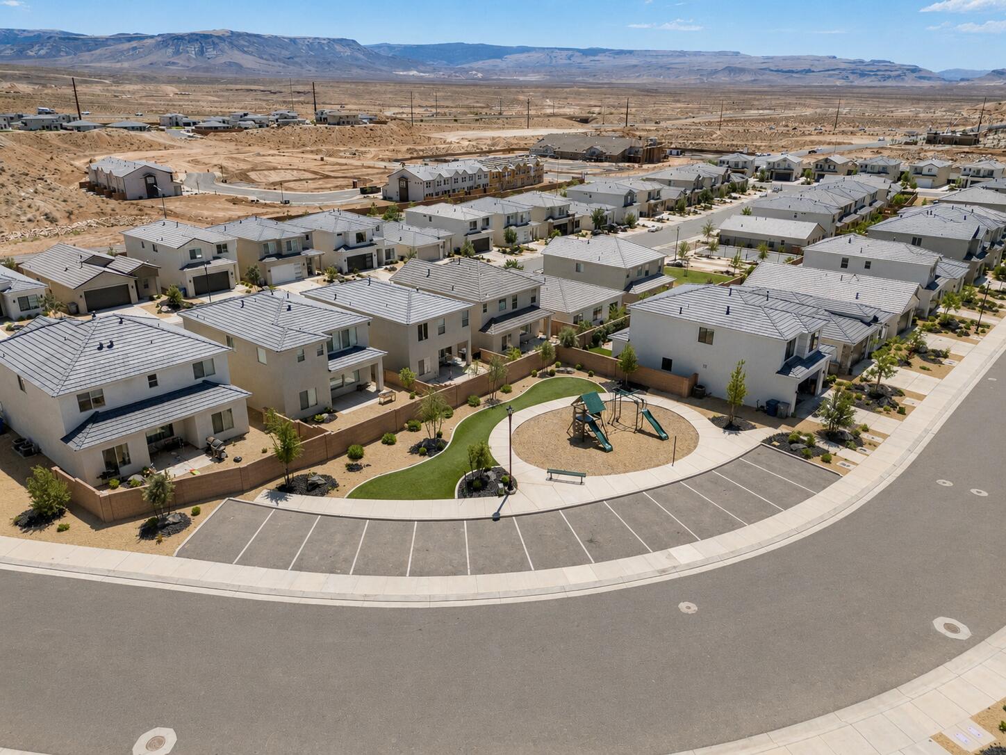 WHITE TRAILS - Residential