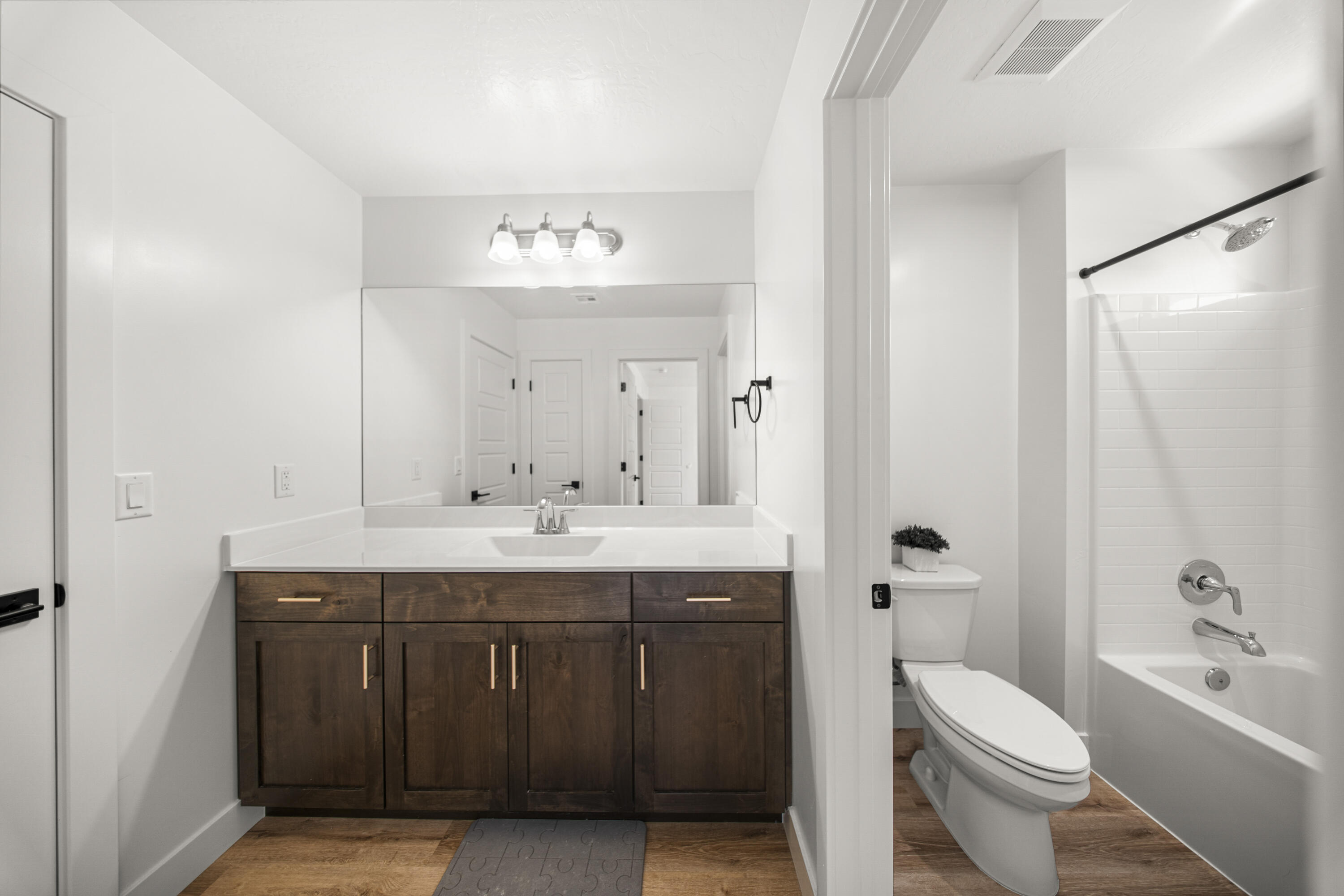 WHITE TRAILS - Residential