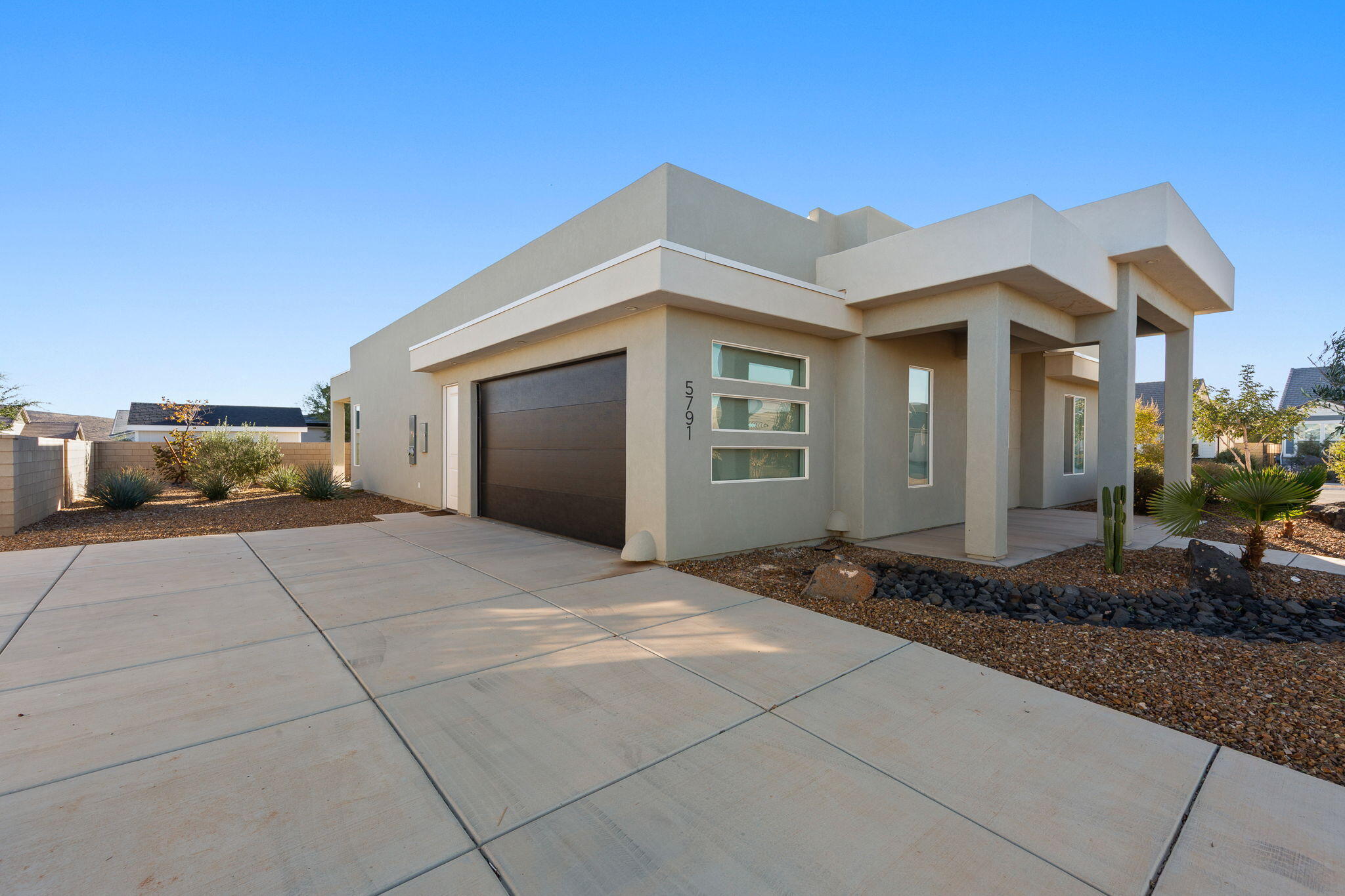 DESERT COLOR AUBURN HILLS - Residential