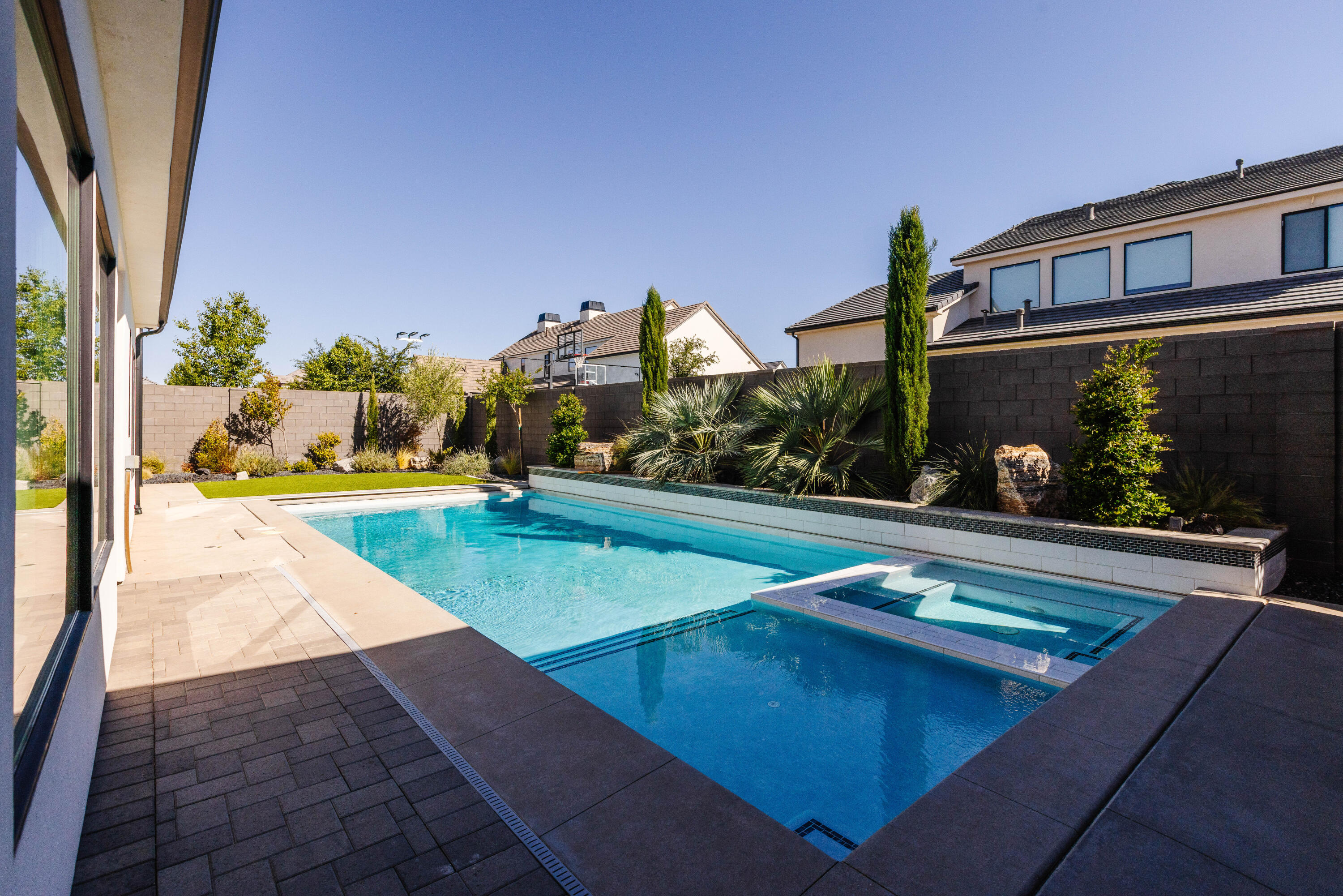 TONAQUINT COVE - Residential