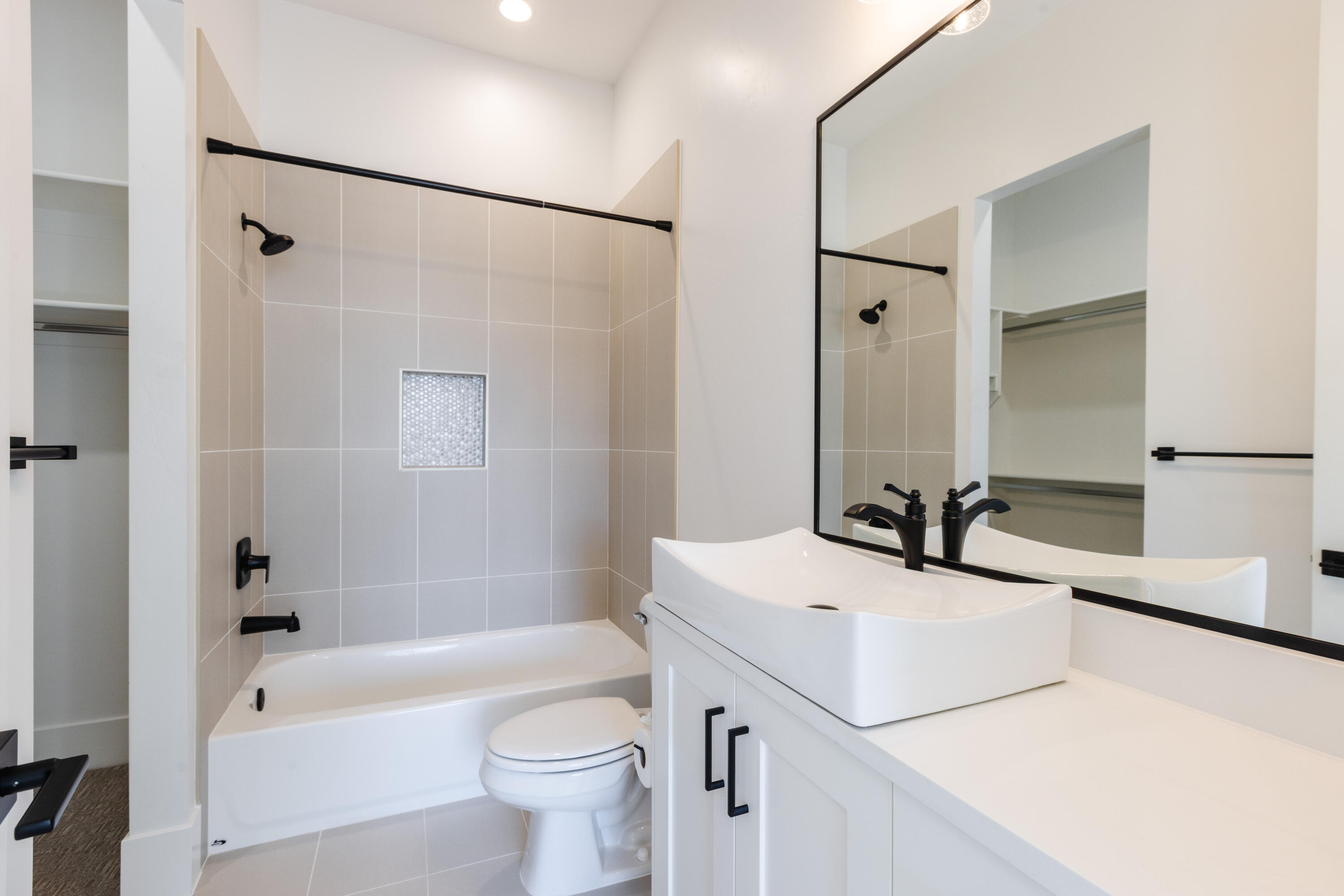 TONAQUINT COVE - Residential