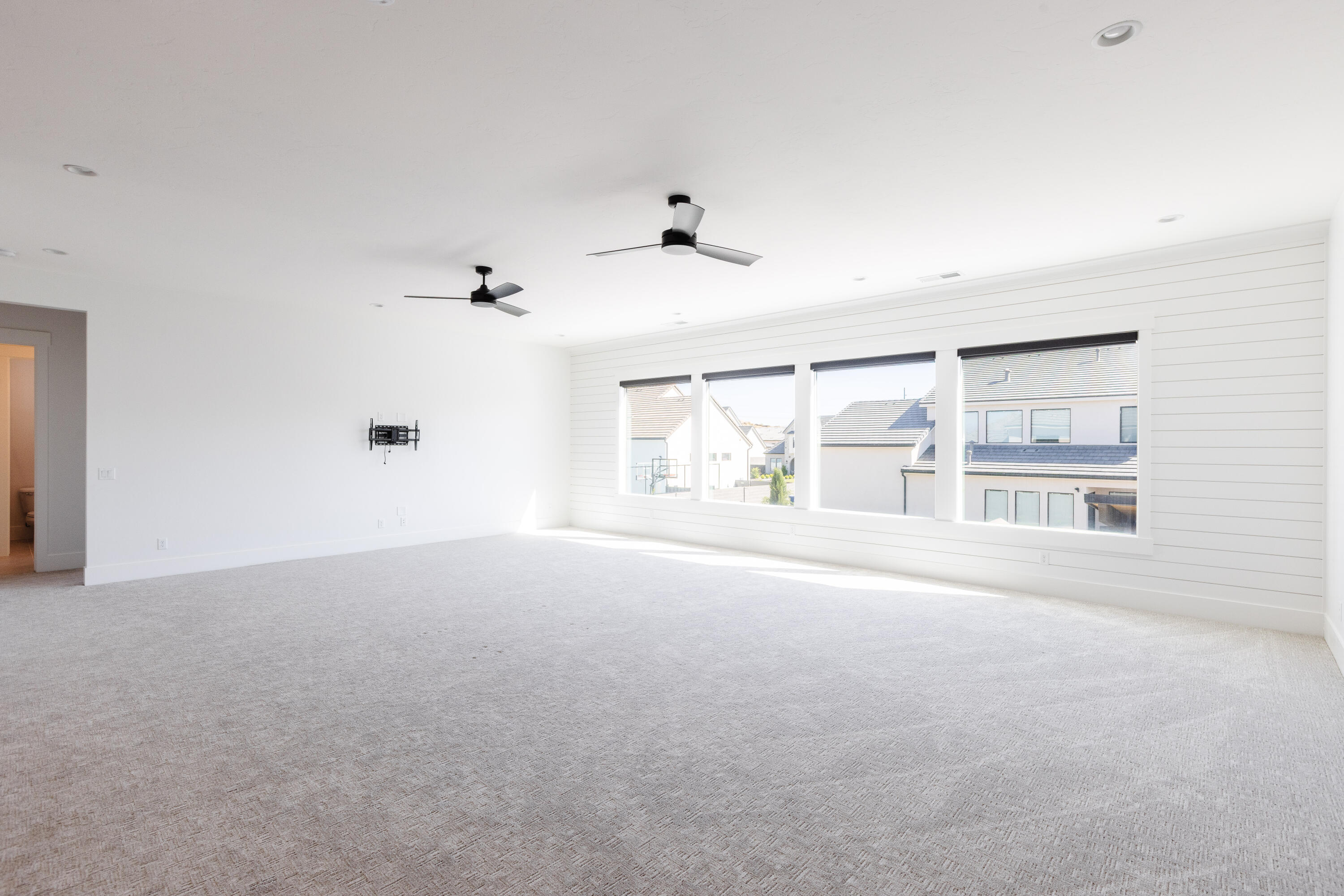 TONAQUINT COVE - Residential