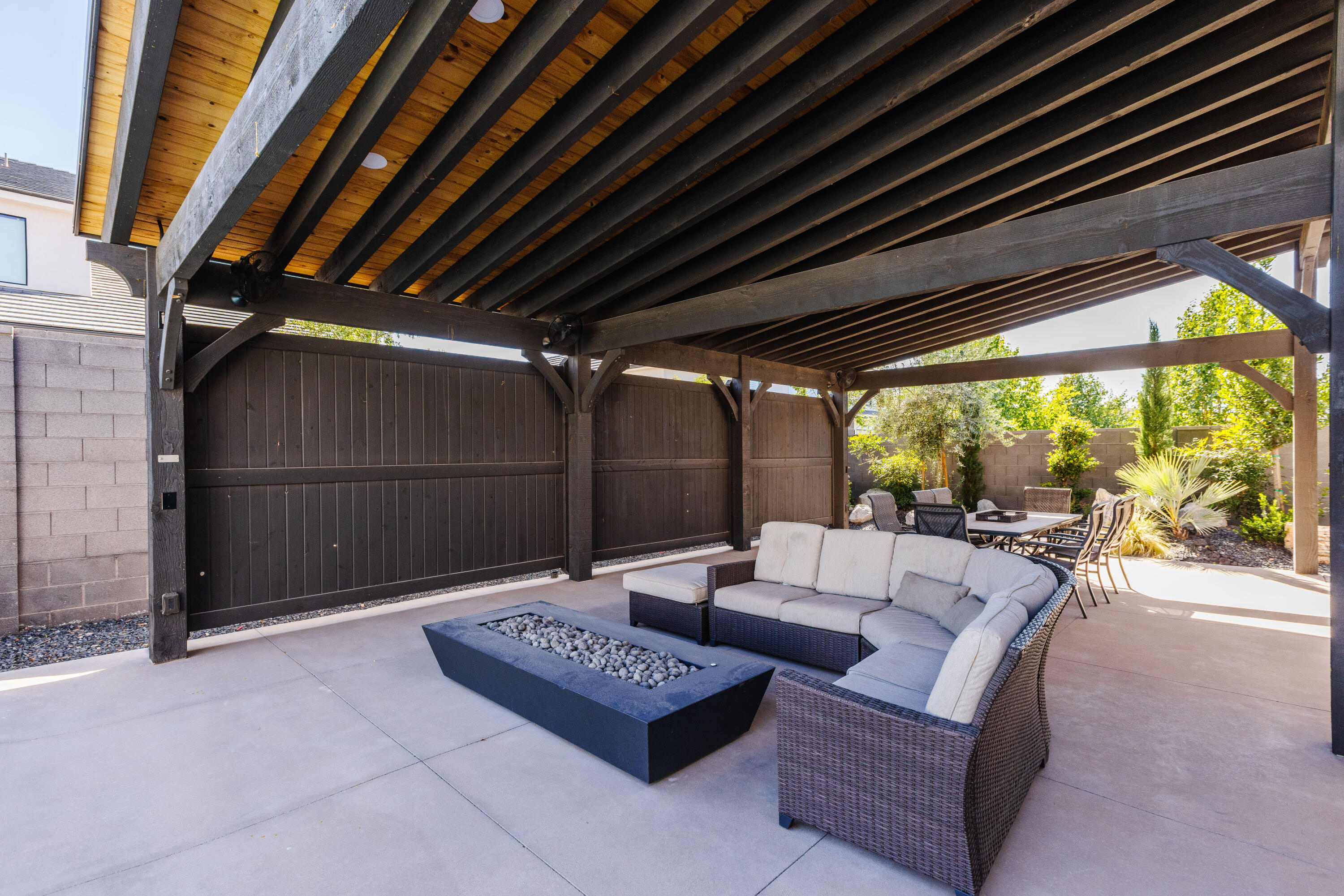TONAQUINT COVE - Residential