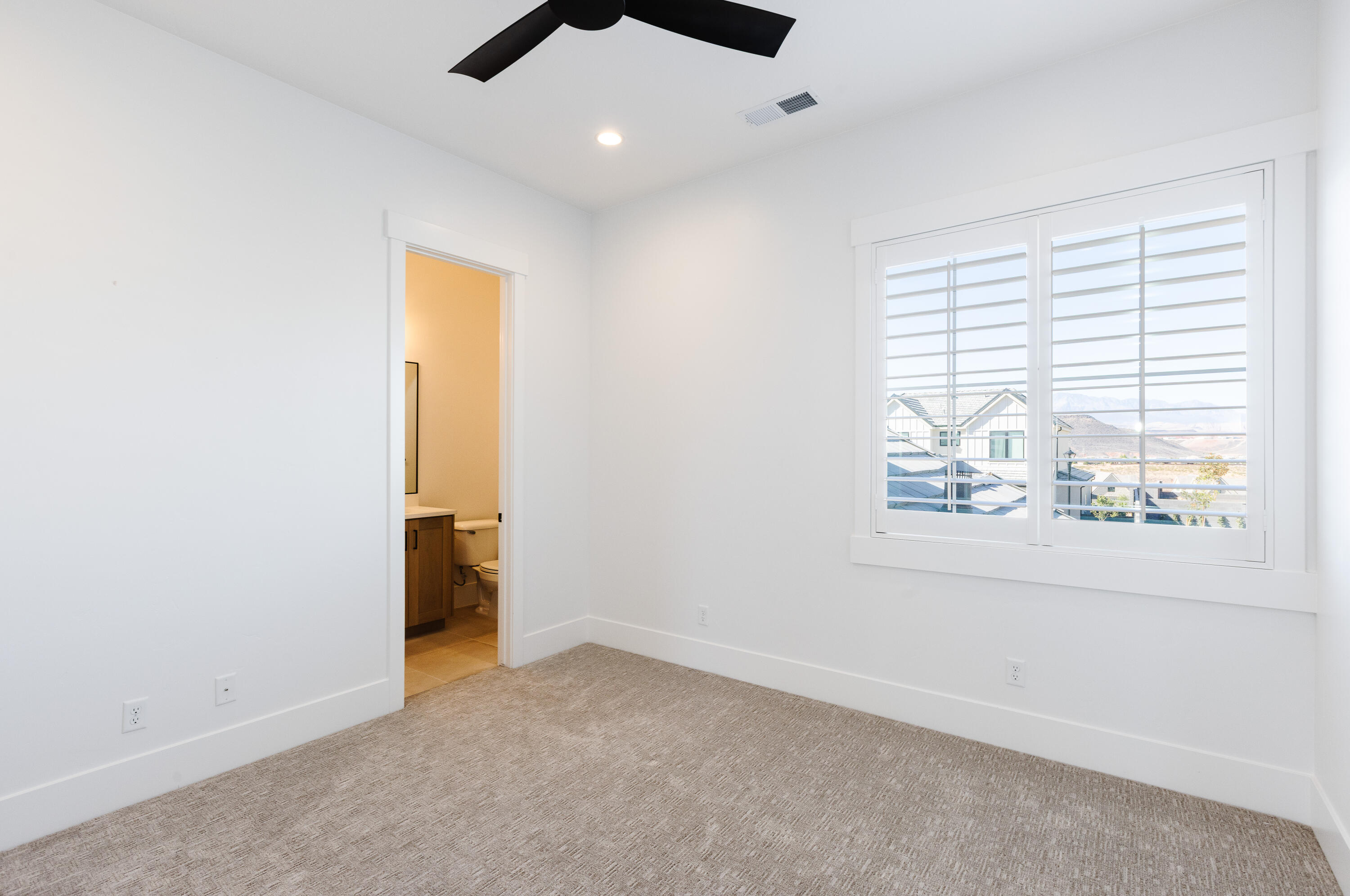 TONAQUINT COVE - Residential