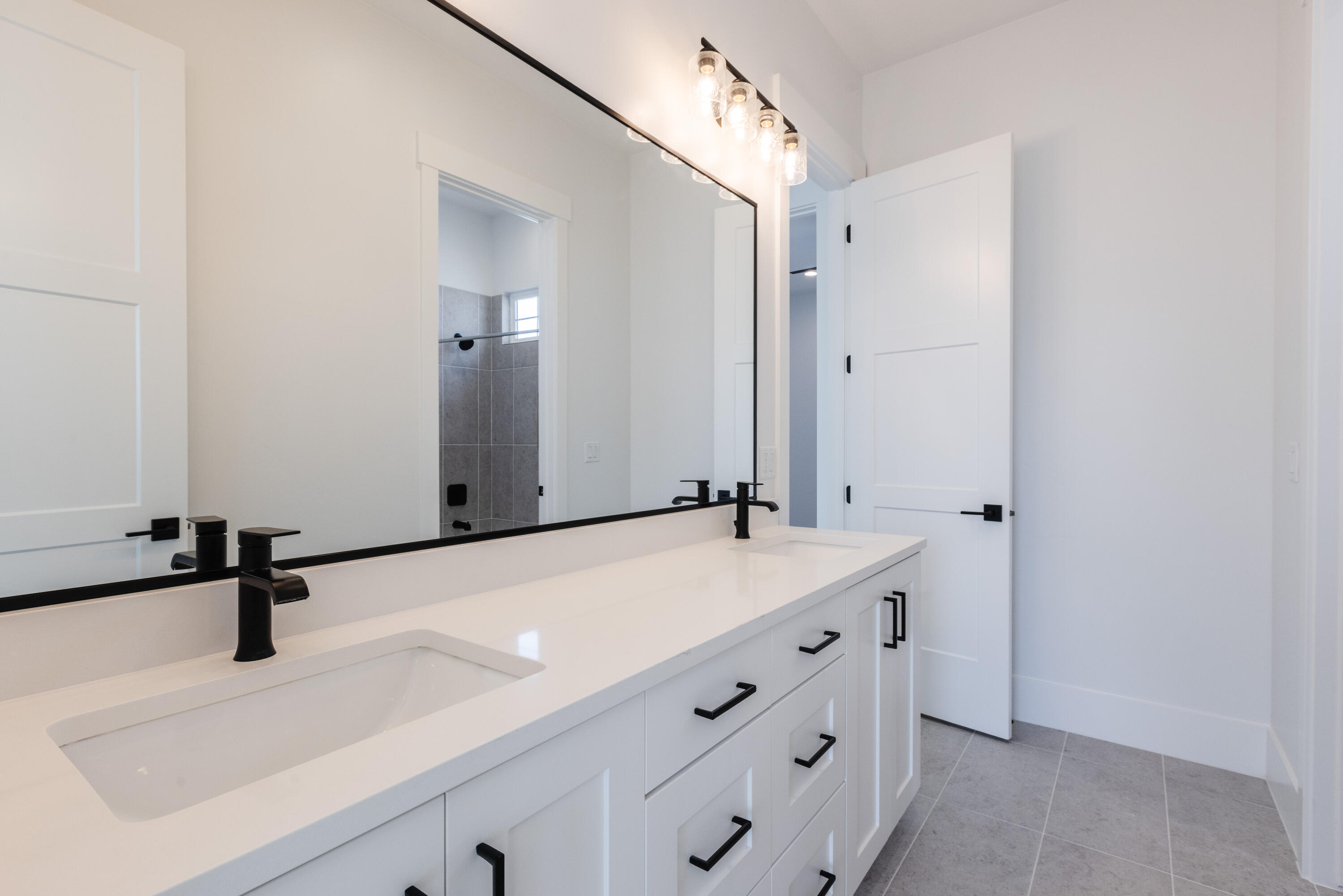 TONAQUINT COVE - Residential