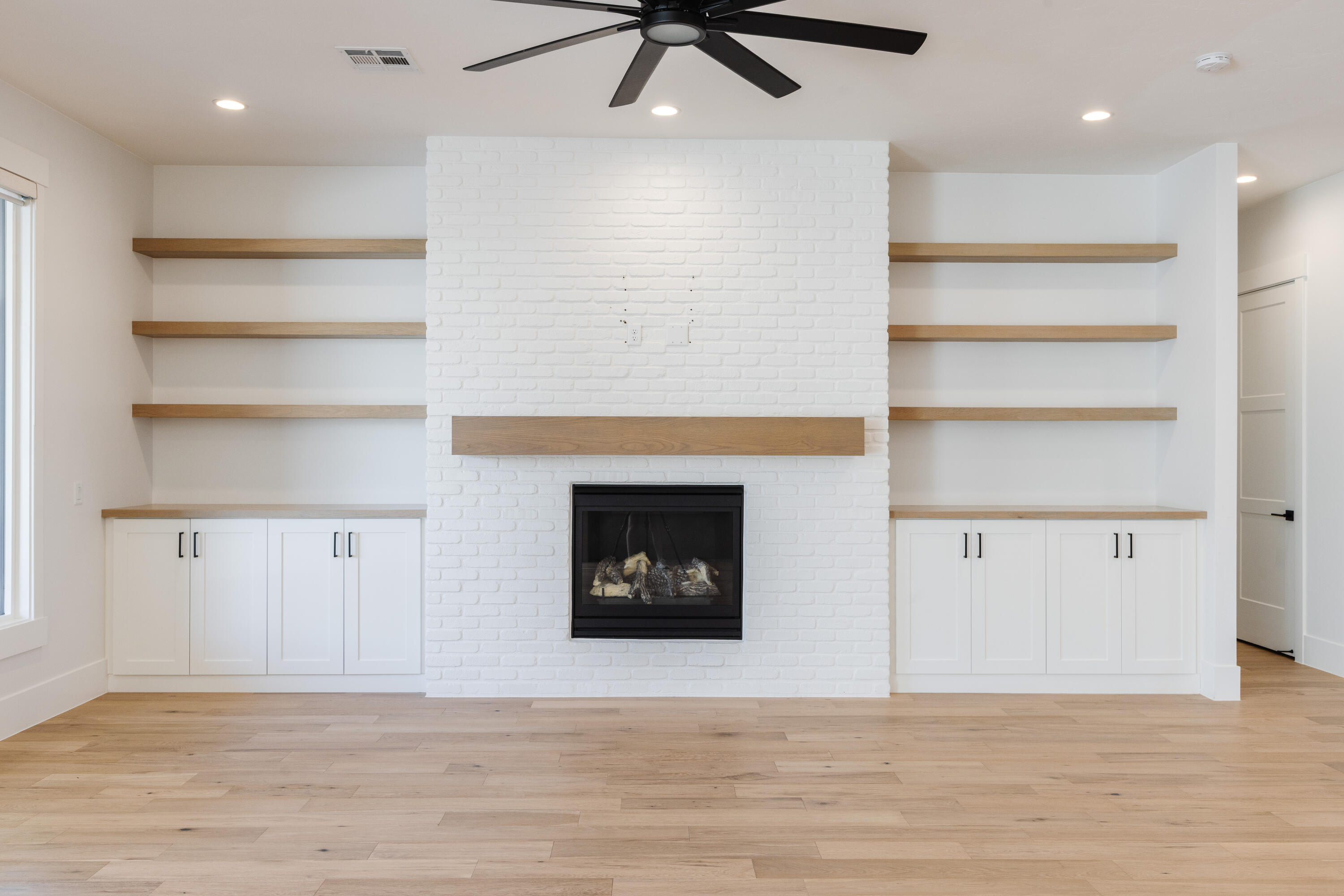 TONAQUINT COVE - Residential