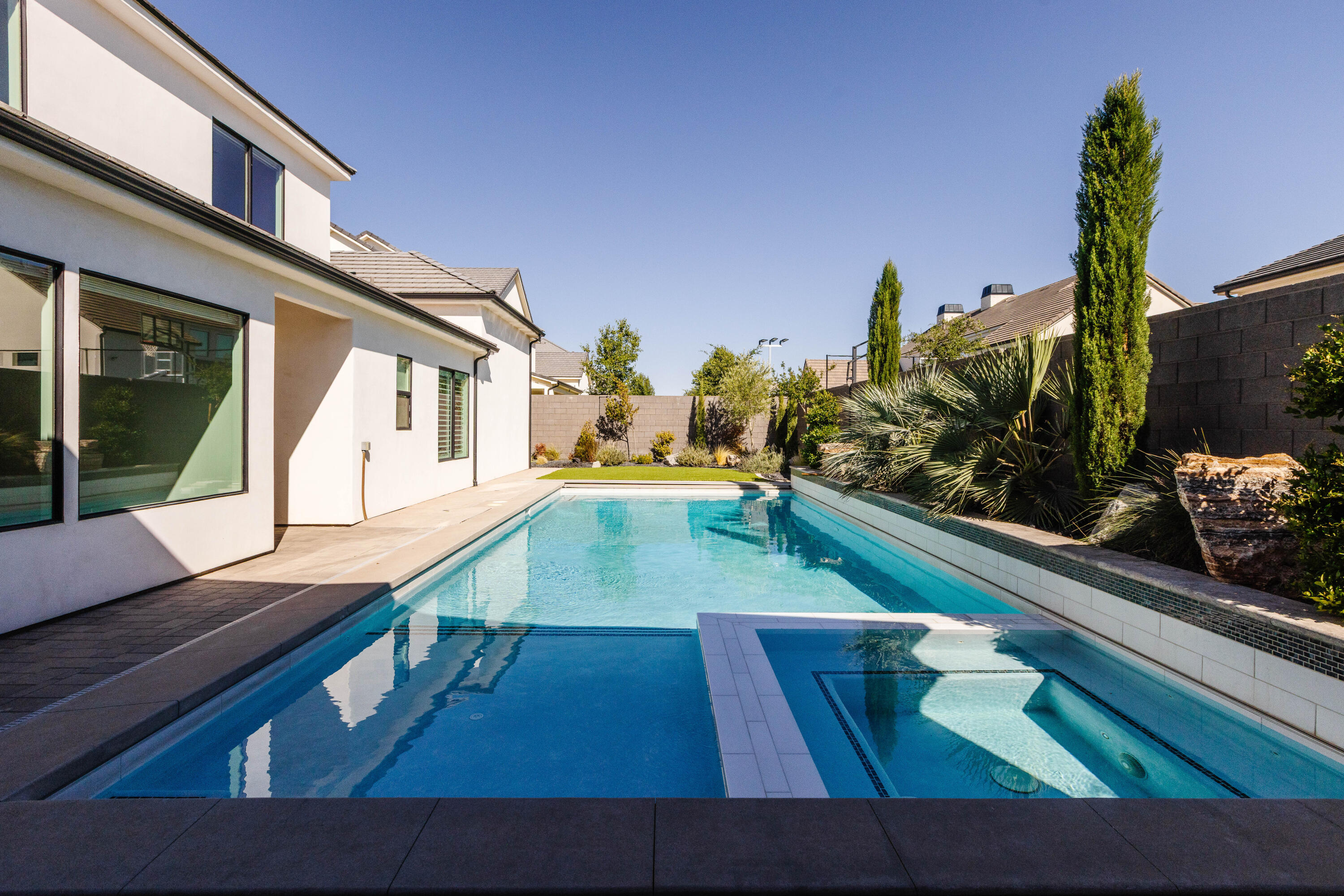 TONAQUINT COVE - Residential